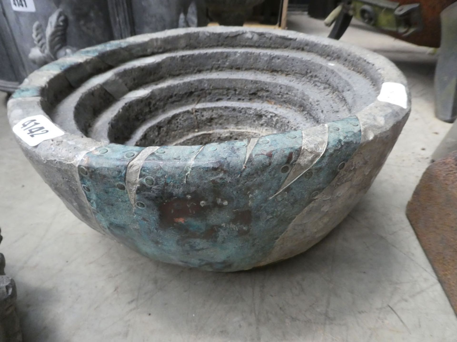 Small round heavy lead pot