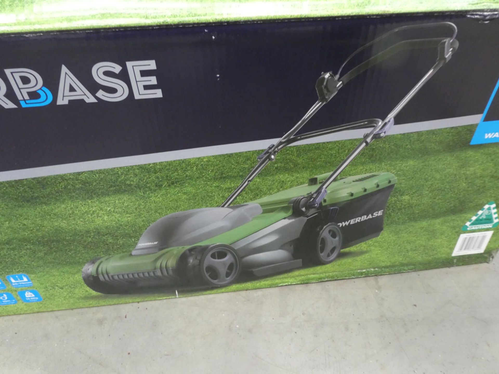 Boxed electric mower with grass box