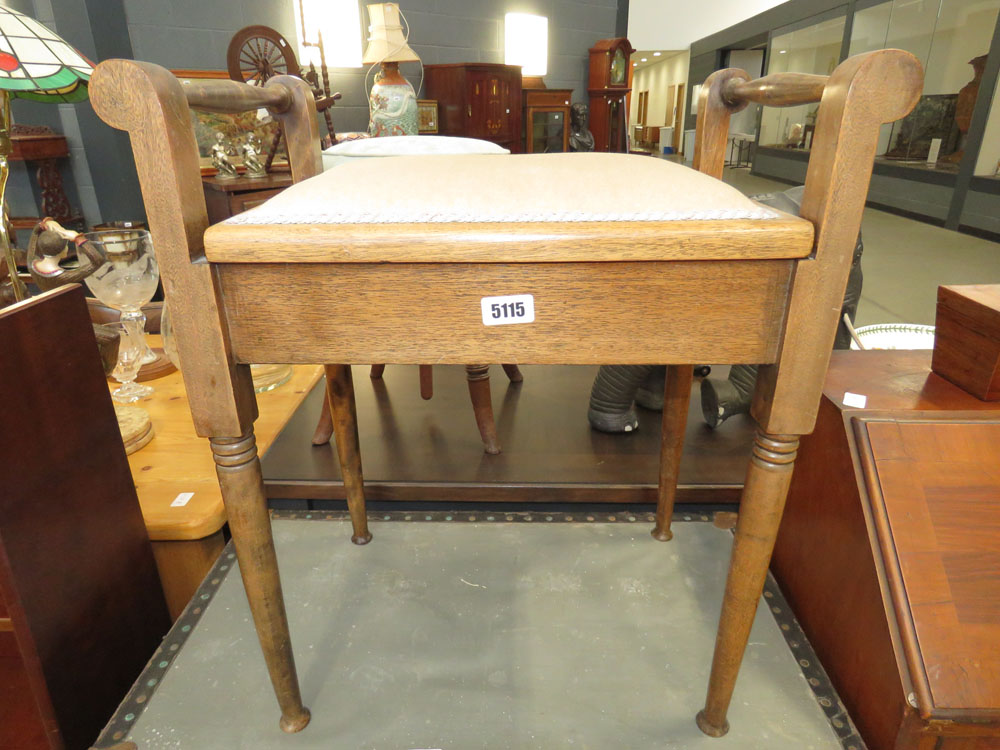 Upholstered piano stool with hinged seat