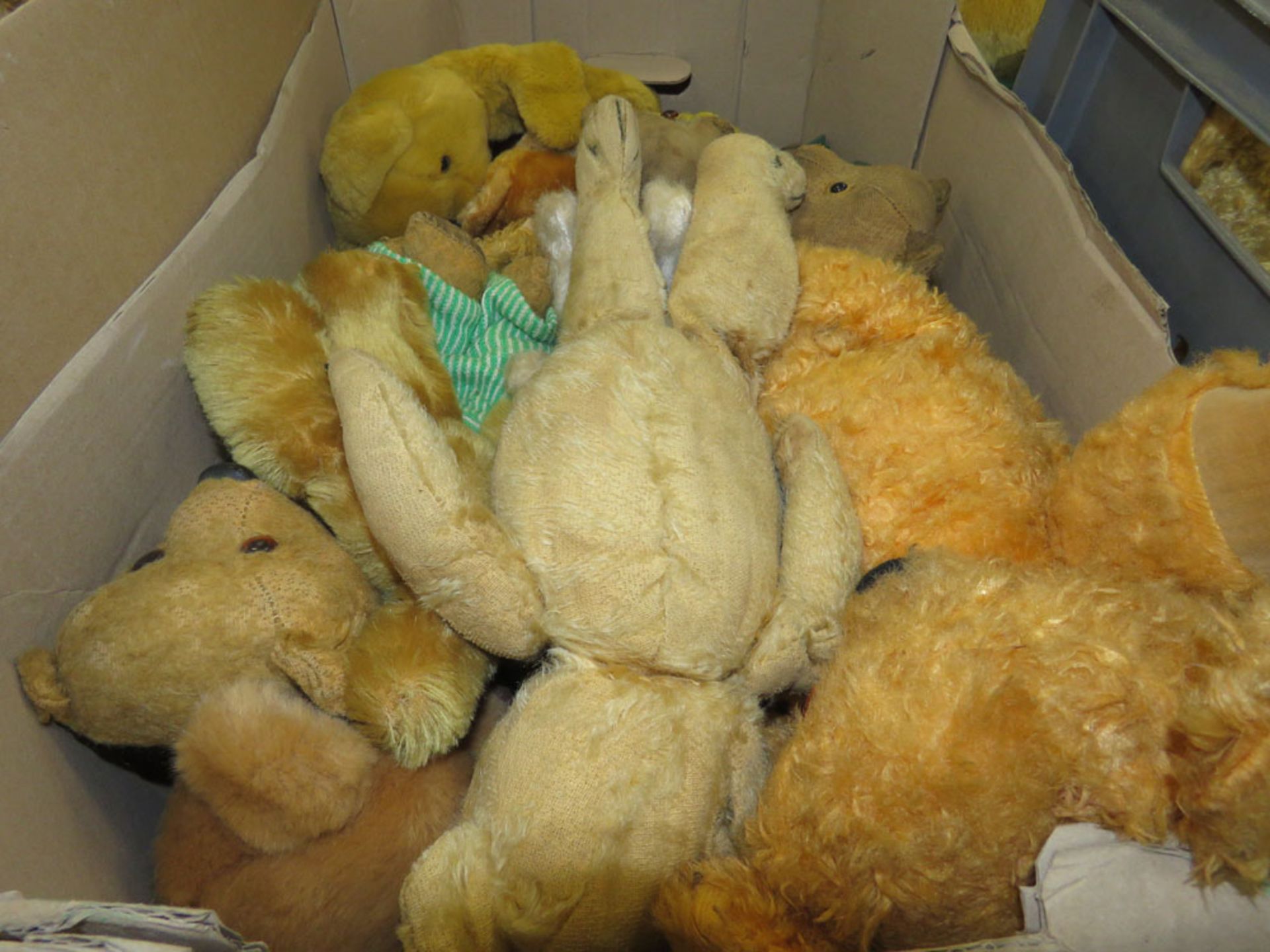 5 boxes containing teddy bears and other fluffy toys - Image 2 of 4