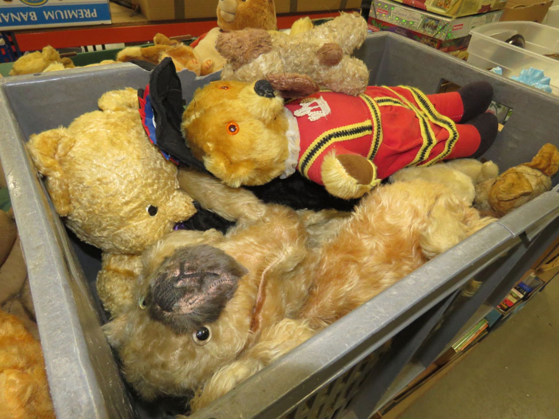5 boxes containing teddy bears and other fluffy toys - Image 4 of 4