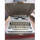 5138 Vintage Royal travelling typewriter