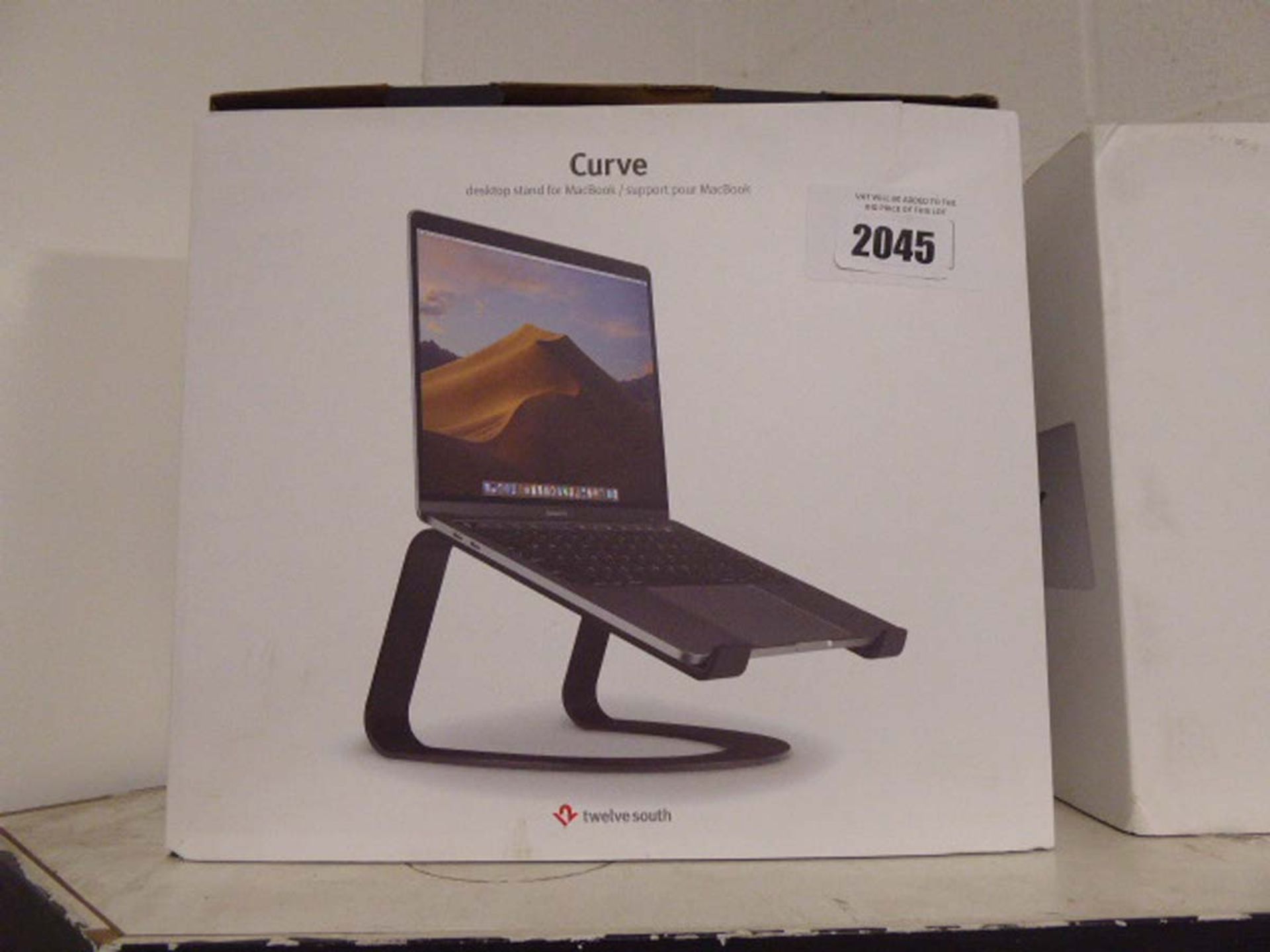 Curved desktop stand for Macbook