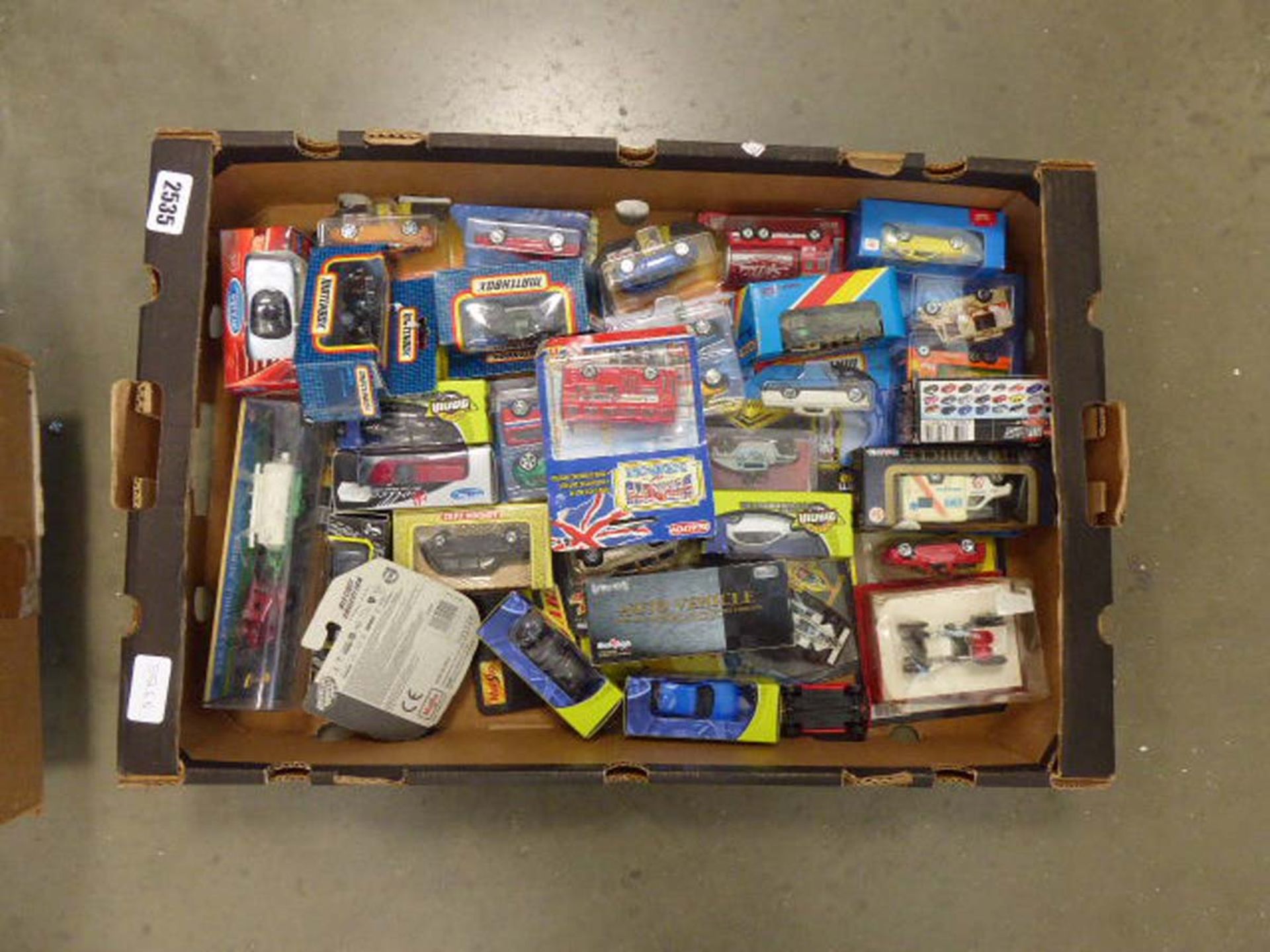 Large quantity of assorted Matchbox and other dies cast cars
