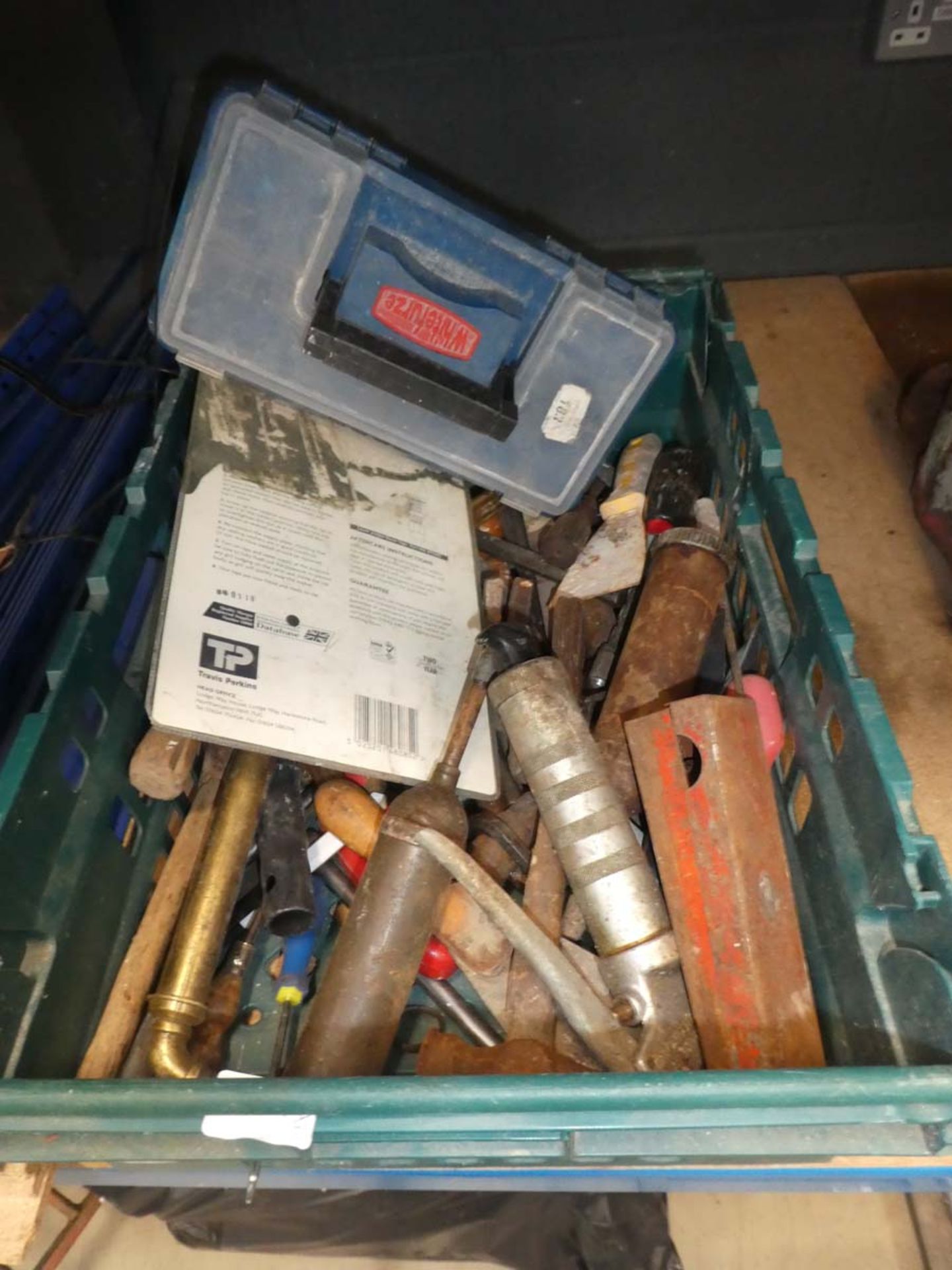 4074 Crate of various tools incl. grease guns, hammers, screwdrivers, scrapers etc.