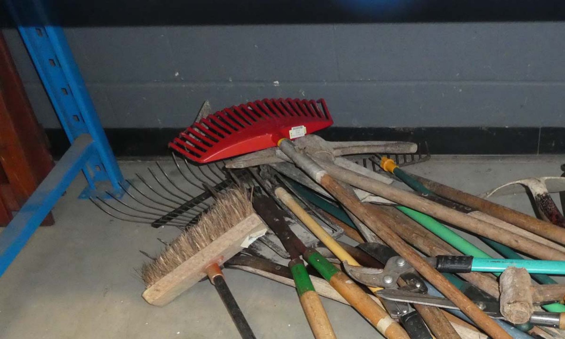 Underbay of assorted tools - Image 2 of 2