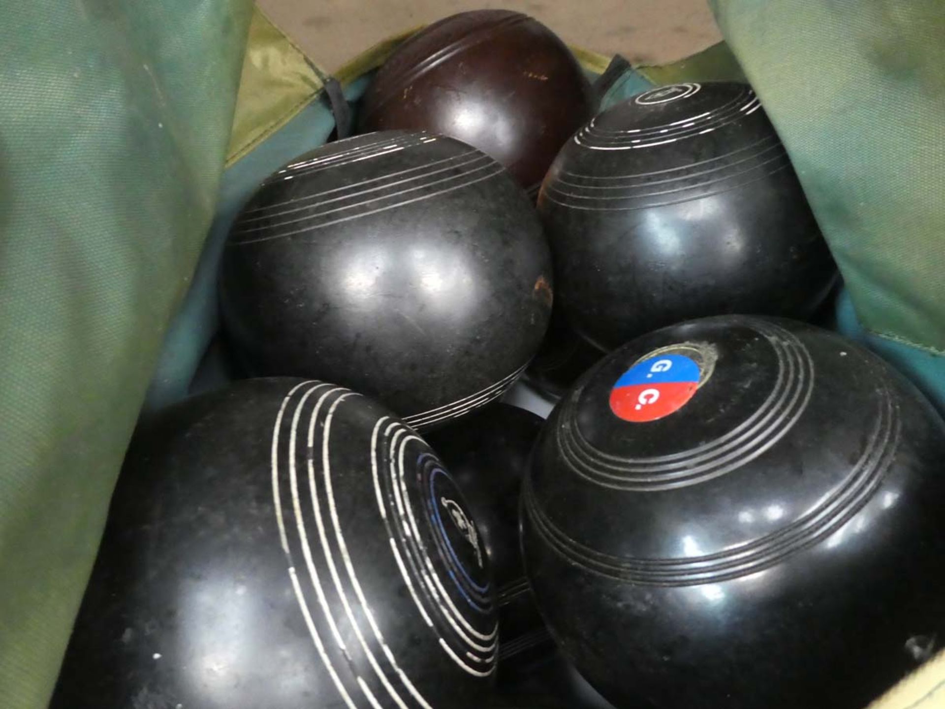 Half a shelf containing assorted bowls - Image 2 of 5