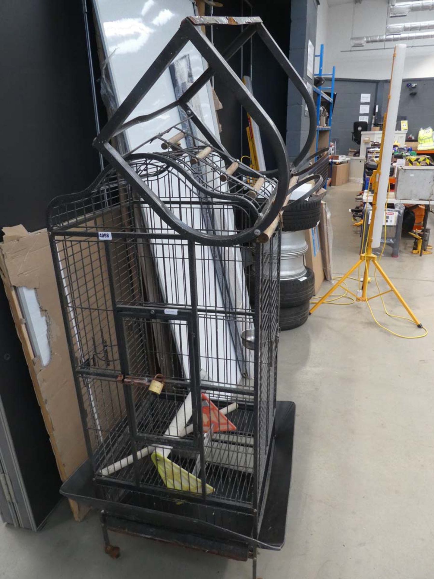 Large parrot cage