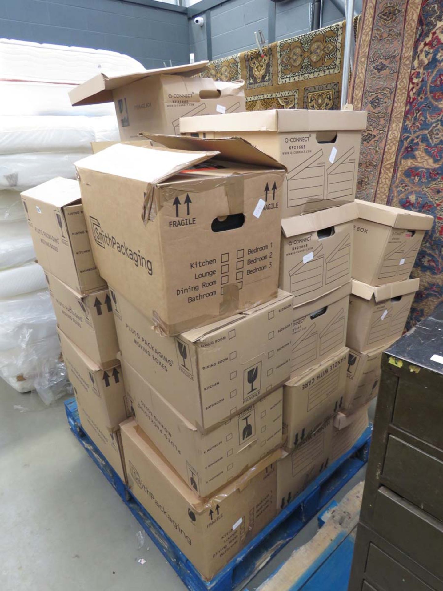 Pallet with a large quantity of hardback novels and reference books