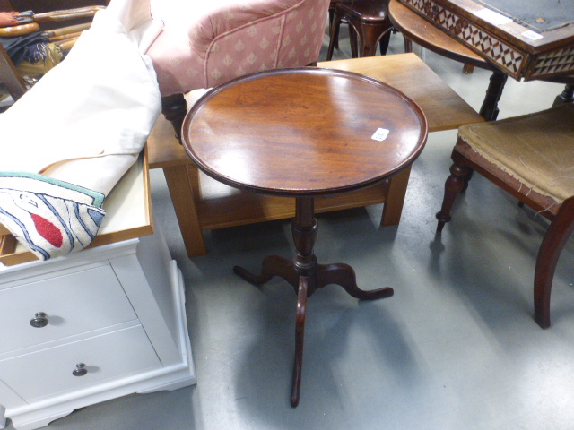 5033 - Victorian mahogany tripod table
