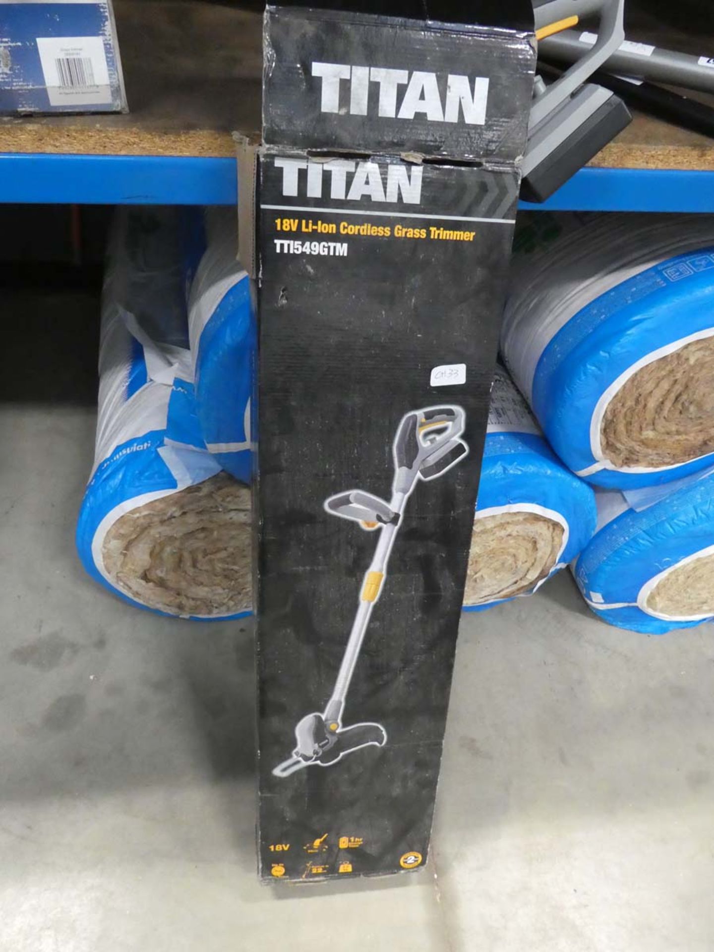 Titan battery powered strimmer with 1 battery and charger