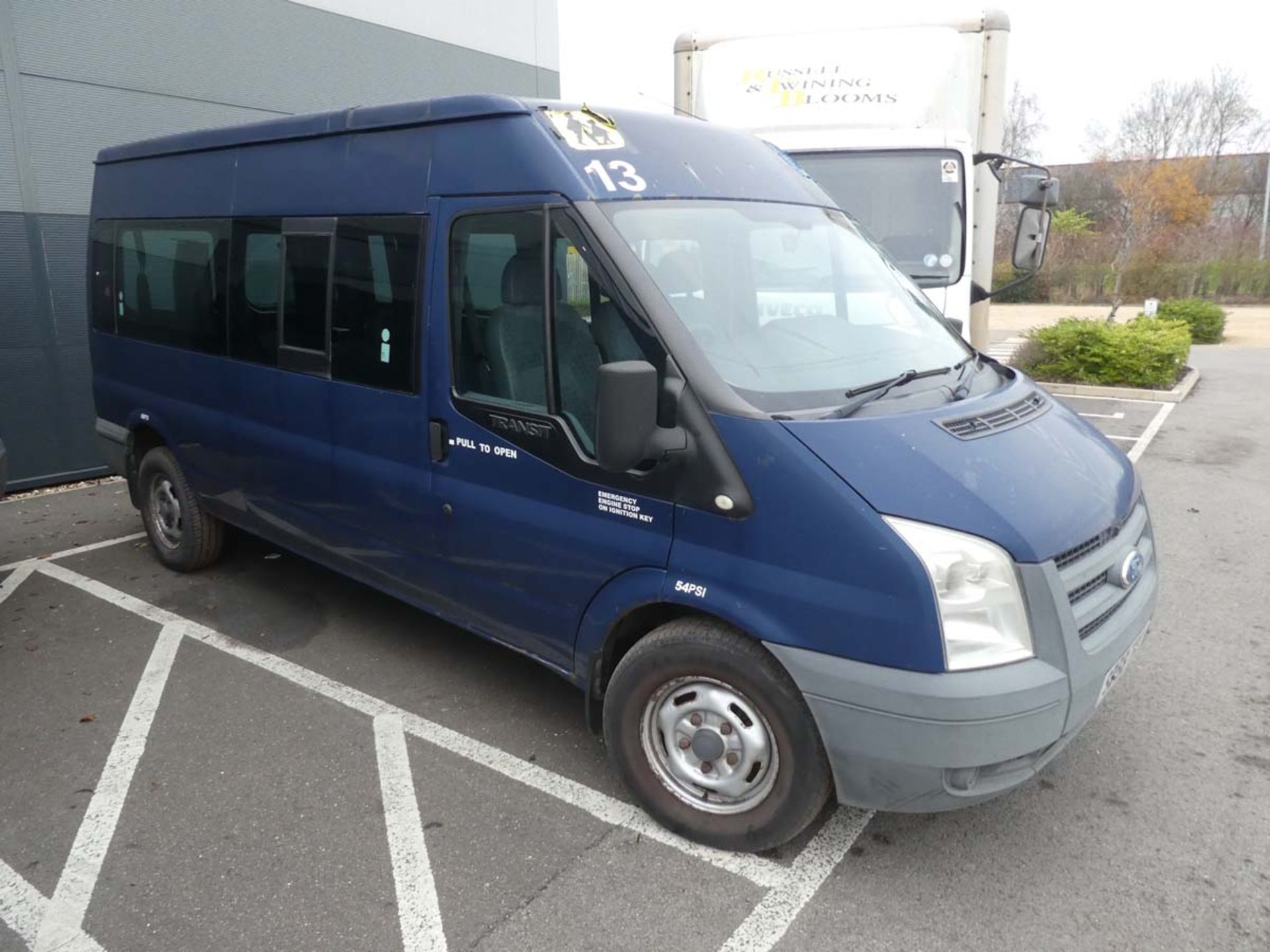 SD58 TRZ (2008) Ford Transit 100 T370 15S RWD medium wheelbase 12 seater 2402cc diesel minibus - Image 2 of 10