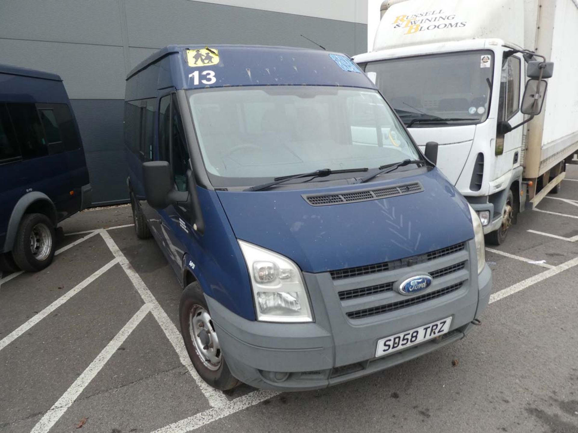 SD58 TRZ (2008) Ford Transit 100 T370 15S RWD medium wheelbase 12 seater 2402cc diesel minibus