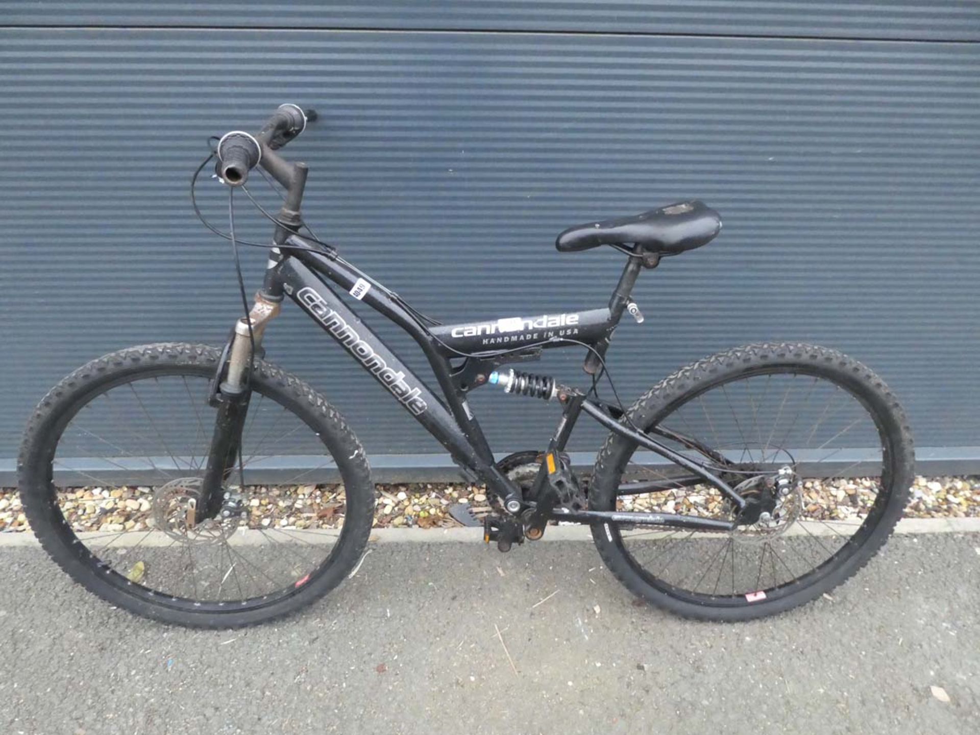 Black gents mountain bike