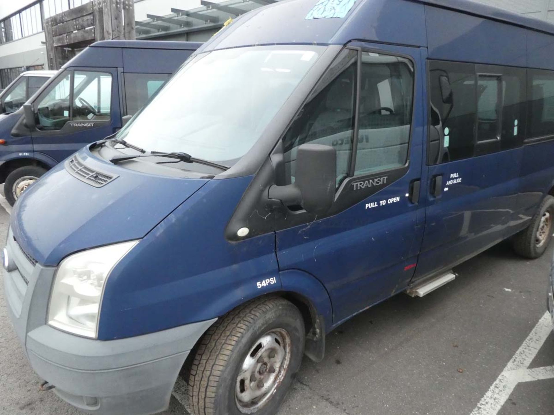 SD58 TRZ (2008) Ford Transit 100 T370 15S RWD medium wheelbase 12 seater 2402cc diesel minibus - Image 6 of 10