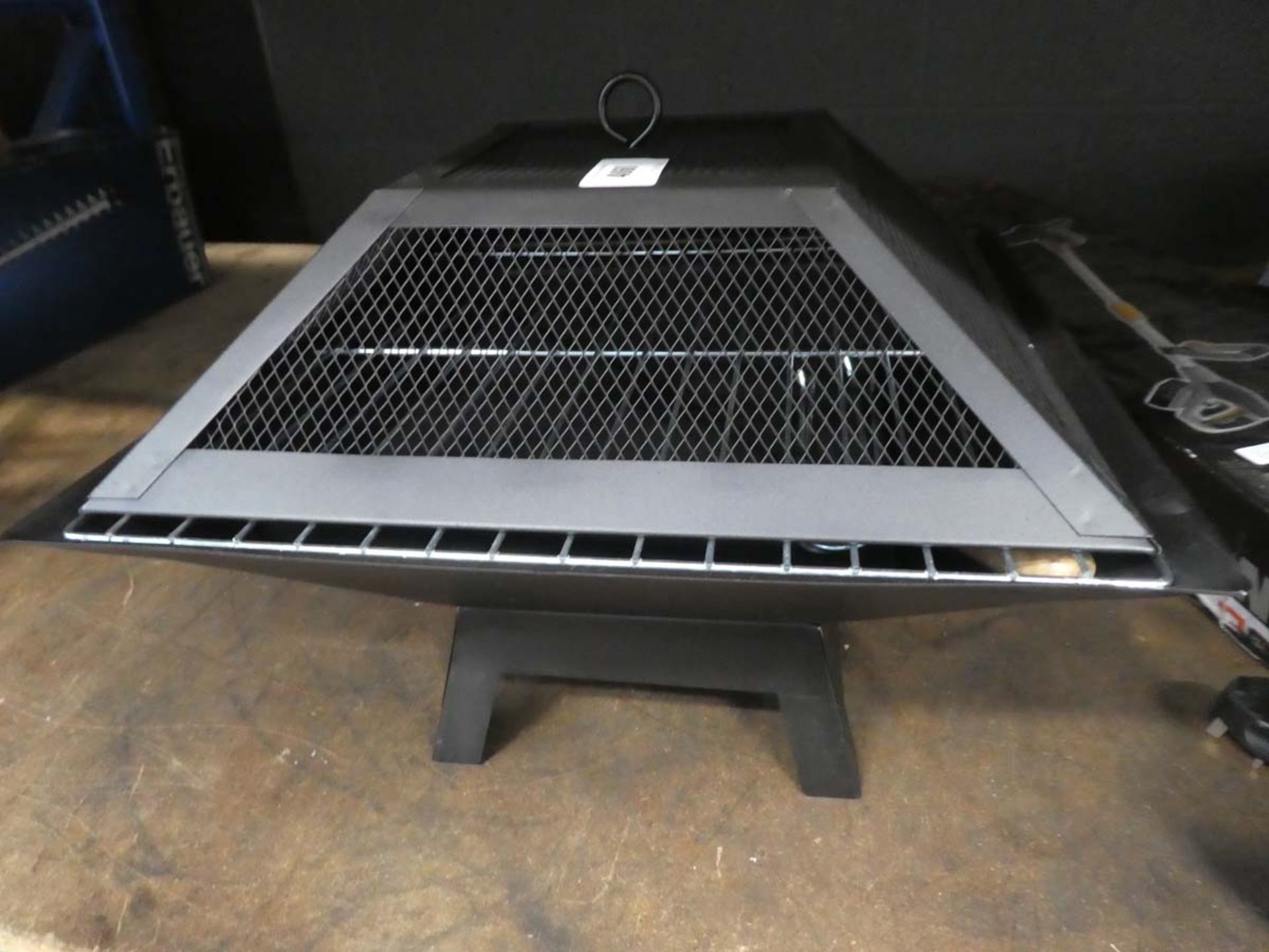 4100 - Small BBQ/Firepit