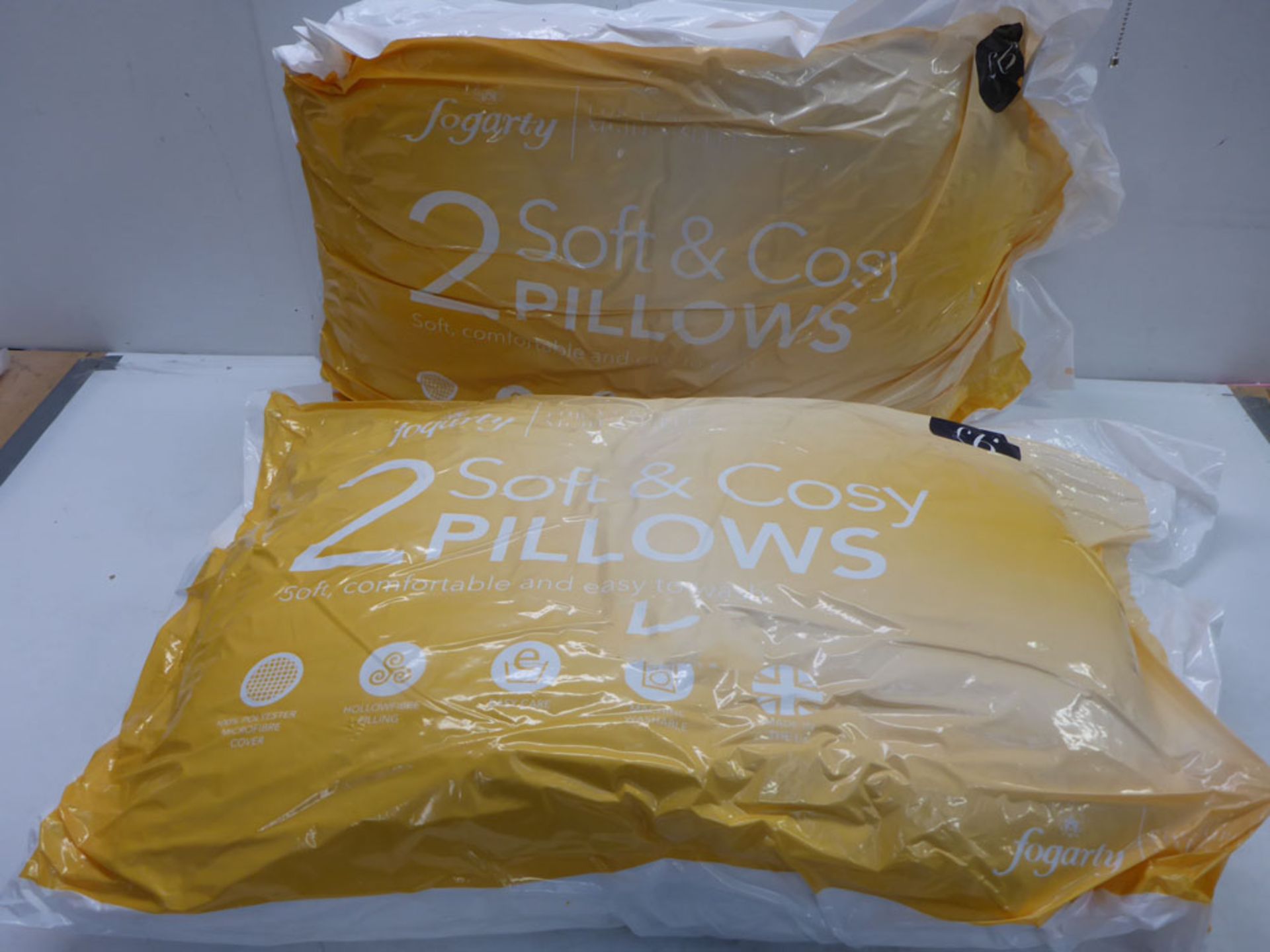 3571 2 packs of 2 Soft & cosy pillows