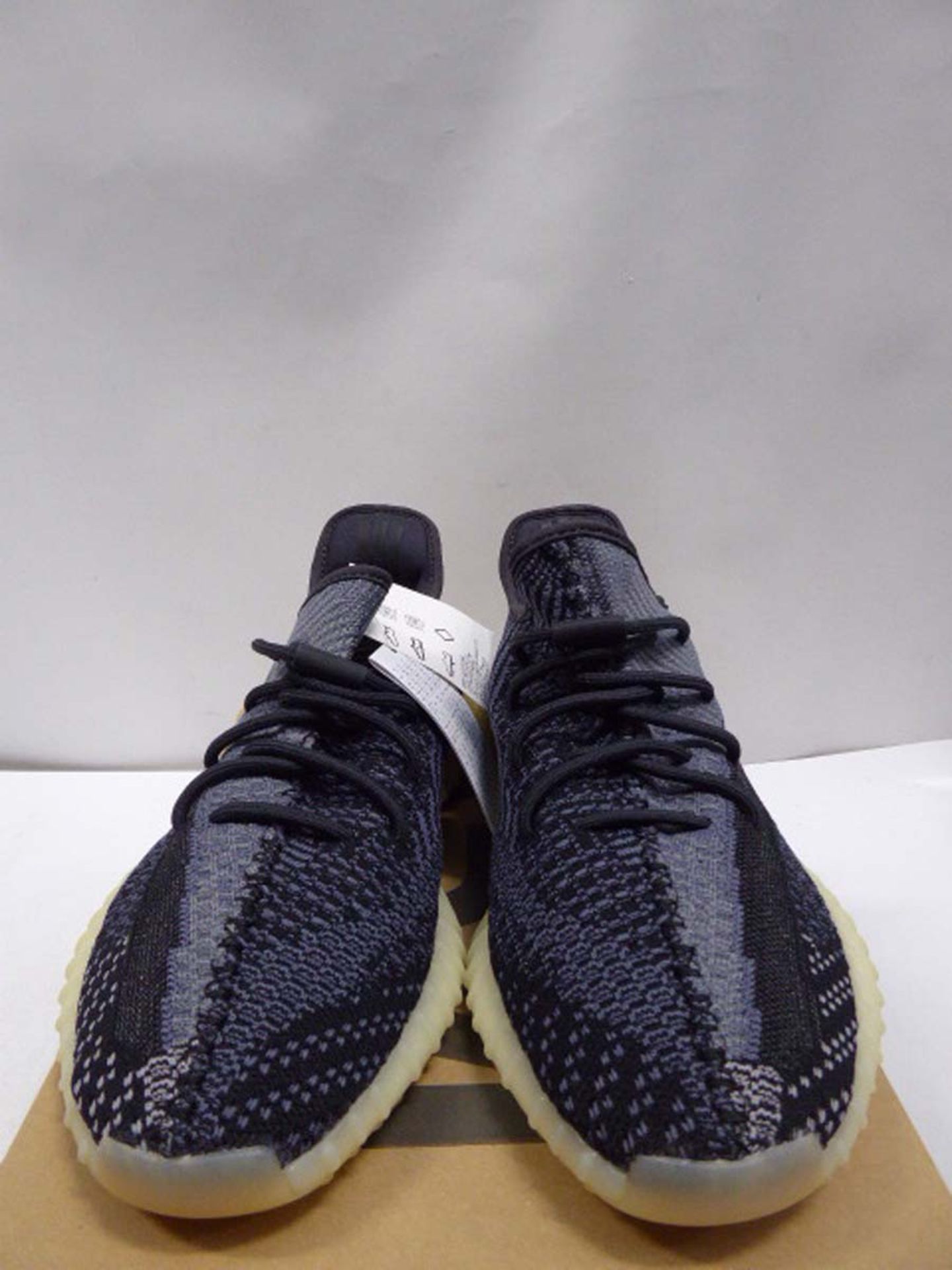 Adidas Yeezy 350 V2 Carbon size 10.5 - Image 2 of 6