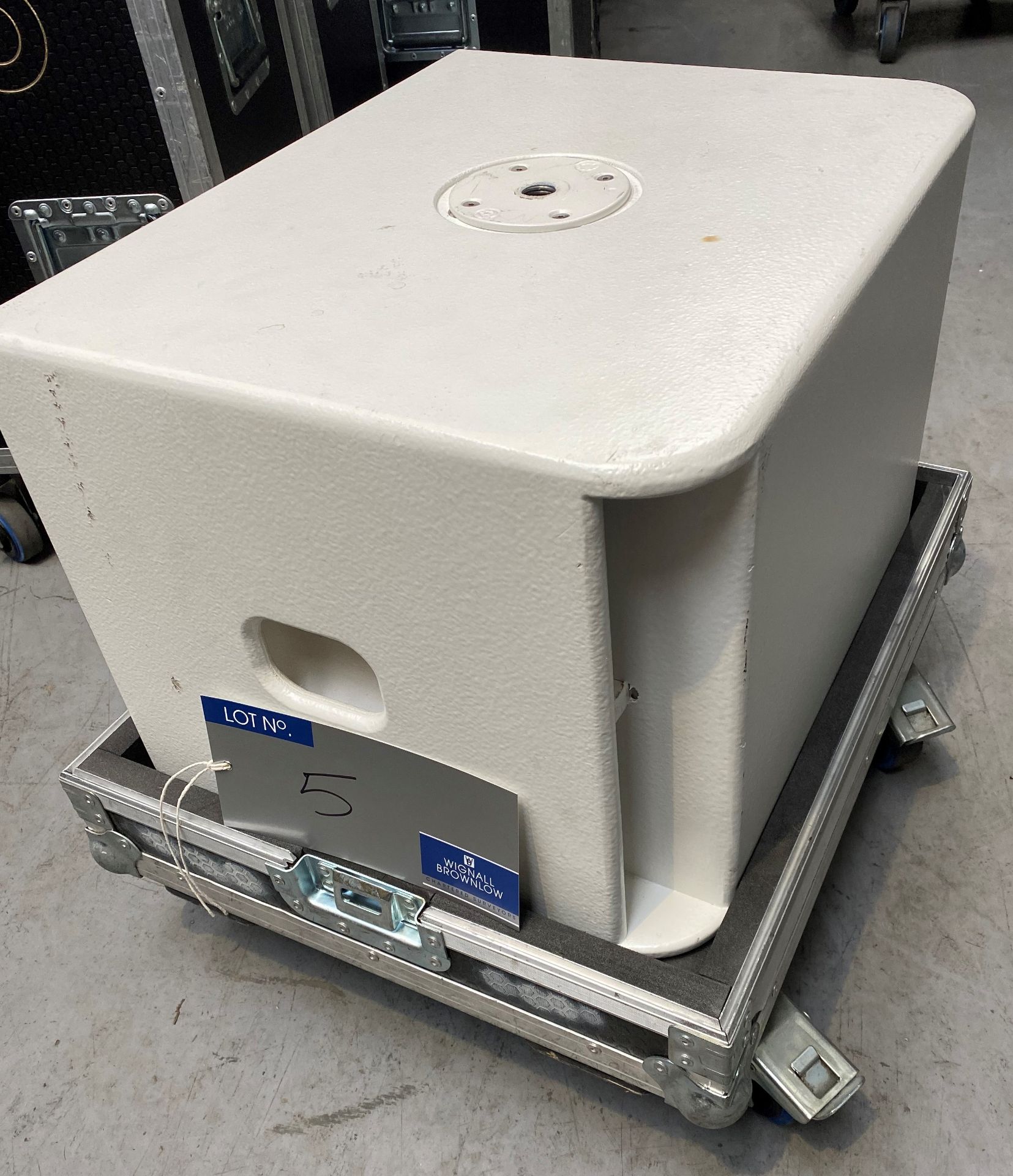 A NEXO LS400PW Subwoofer in white with mobile flight case (in working order). - Image 3 of 3