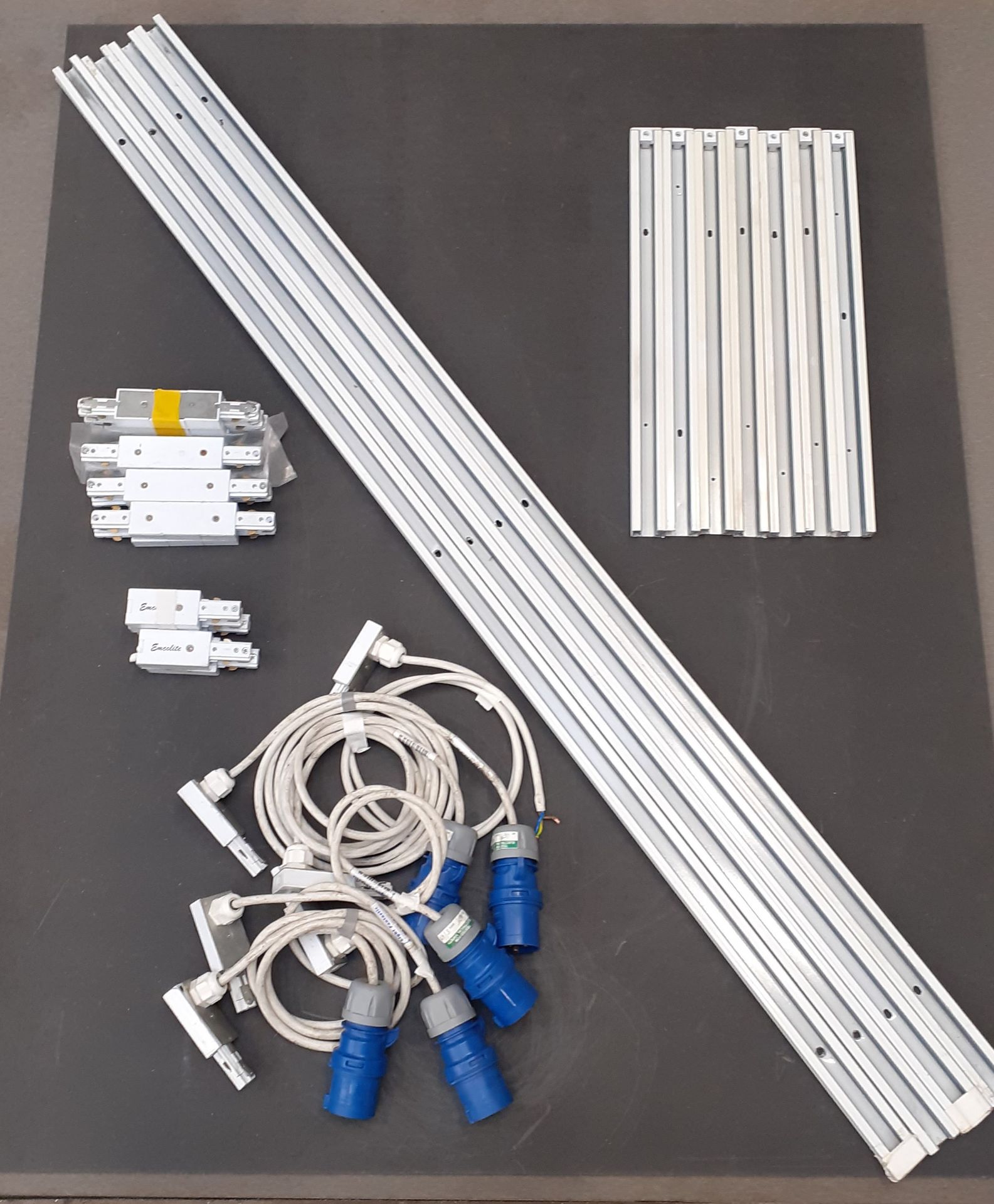 A Lot of Knightsbridge/Emcolite Display Lighting Track (white) comprising: 5 x 16A Input Cables, 5 x