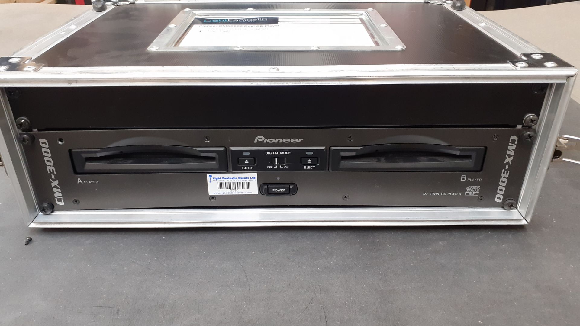 A Pioneer CMX3000 Professional Dual CD Player in hinged flight case (good condition, used)(located - Image 3 of 5