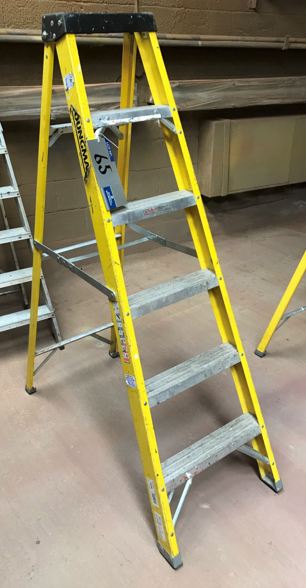 A Set of Youngman S400 F/G HD 6 rise Fibre Glass Stepladders, 150kg capacity.