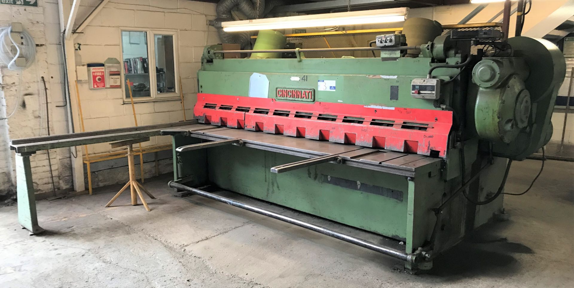 A Cincinnati Series 2510 Mechanical Guillotine No. 10938, 10ft w, 3/8in MS capacity, 3 phase with