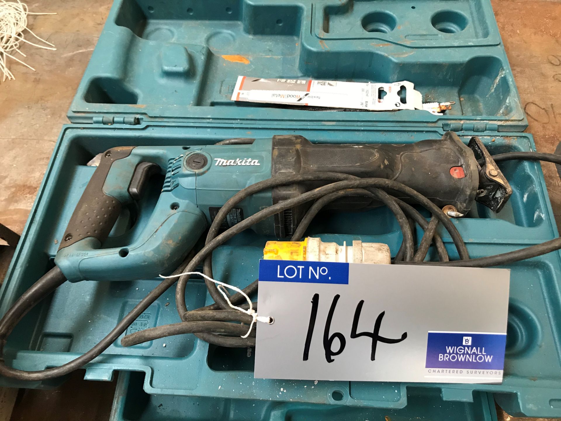 A Makita JR3050T Reciprocating Saw with case, 110v.