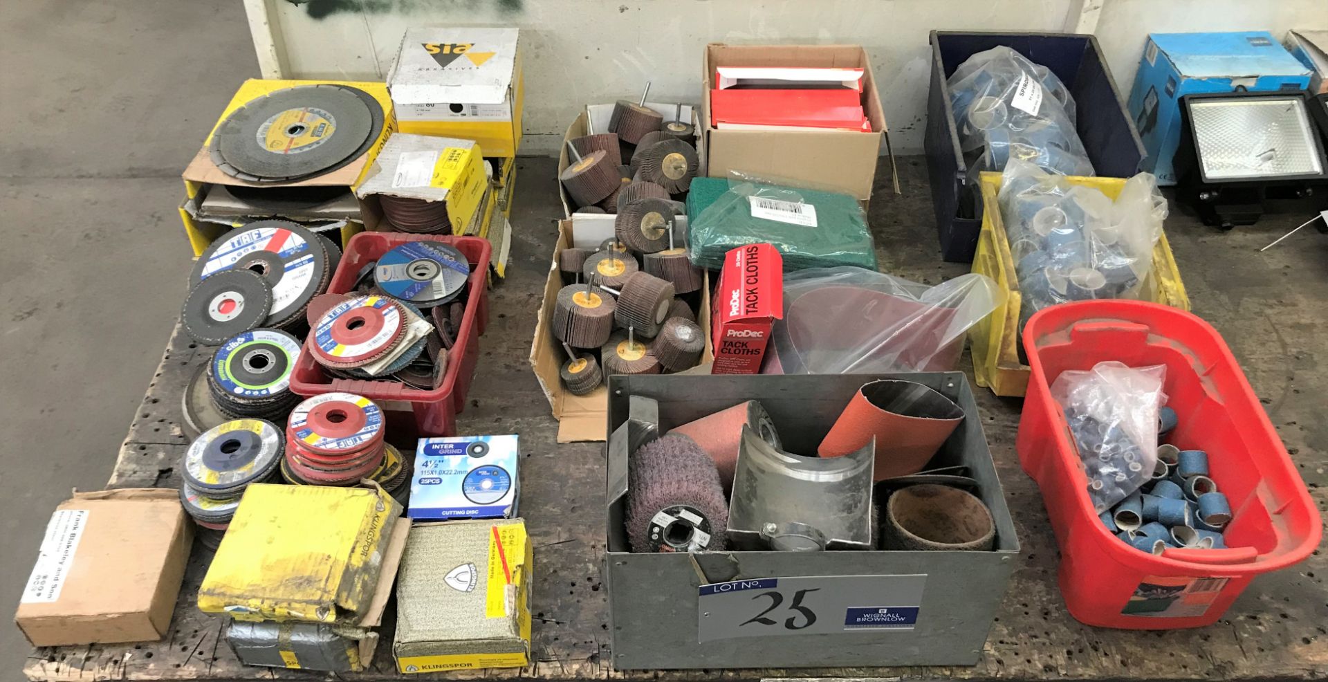 A Quantity of Assorted Grinding and Polishing Consumables including Cutting Discs, Polishing Wheels,