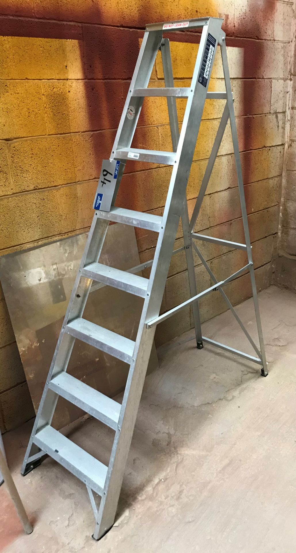 A Set of Ramsey 8 rise Alloy Stepladders, 130kg capacity.