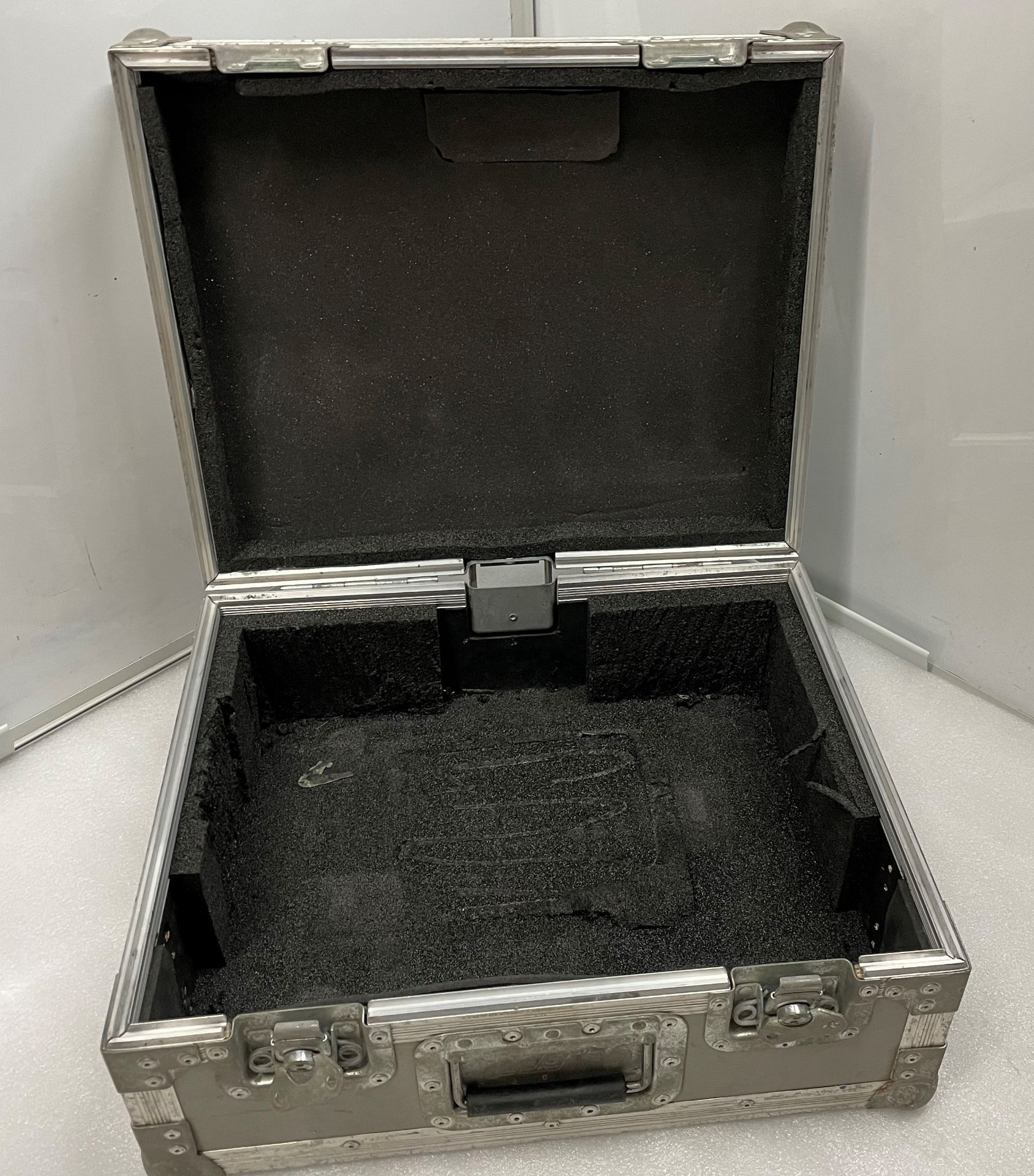 A Flight Case, 51cm w x 41cm dp x 24cm h (external), 46.5cm w x 37cm dp x 20cm h (internal without - Image 2 of 2