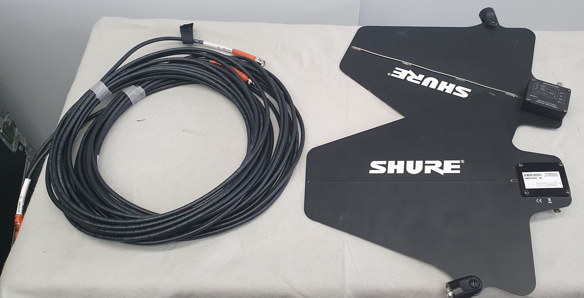 A Shure Microphone Kit comprising: 4 Shure QLXD1 Bodypack Transmitters with 4 Shure QLXD2/SM58 - Image 5 of 6