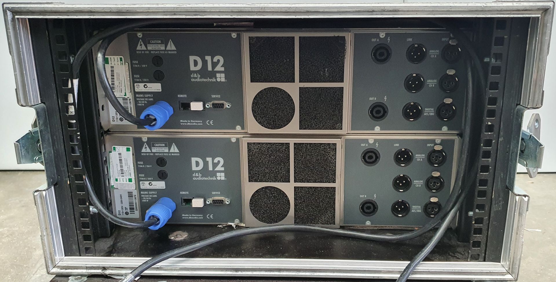 2 d+b audiotechnik D12 Dual Channel Amplifiers in flight case (tested). - Image 3 of 4