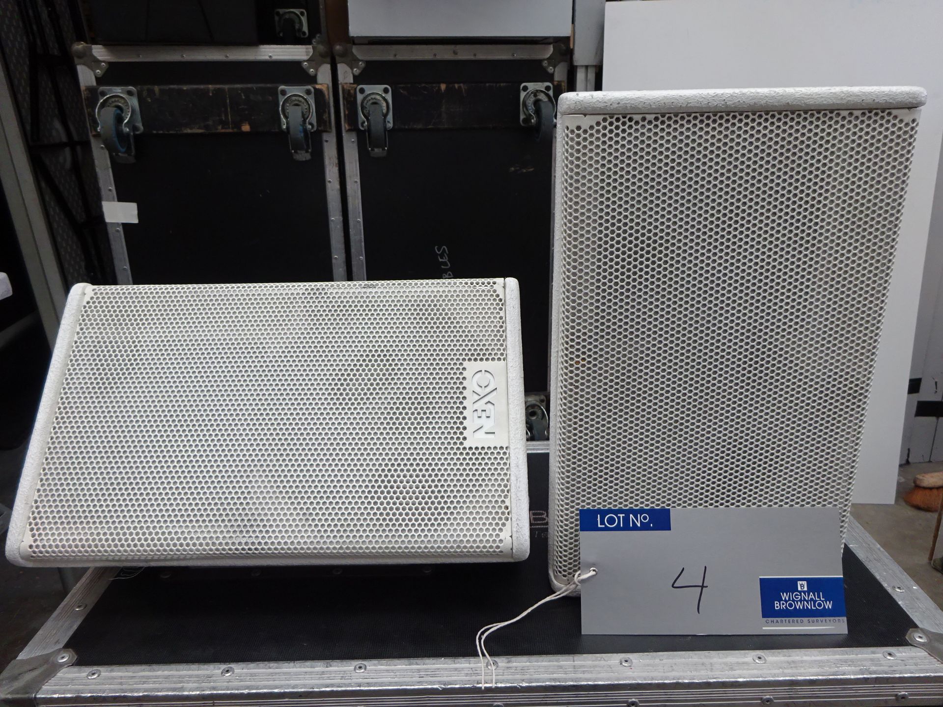 A Pair of White Nexo PS8 Full Range Loudspeakers with 5star mobile flight case, 400mm x 750mm x