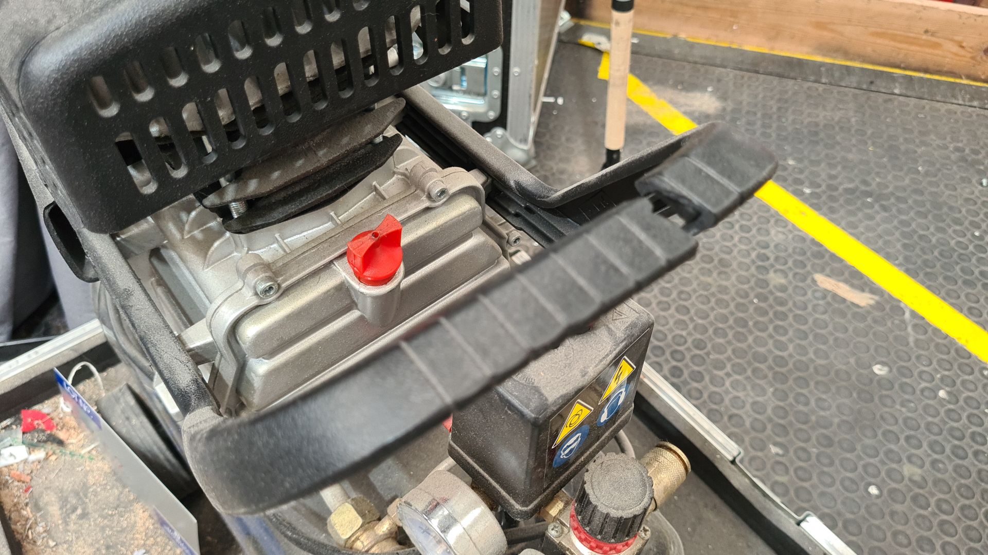 An SGS 24 Litre Direct Drive Portable Air Compressor (damage to plastic handle and body). - Image 2 of 3