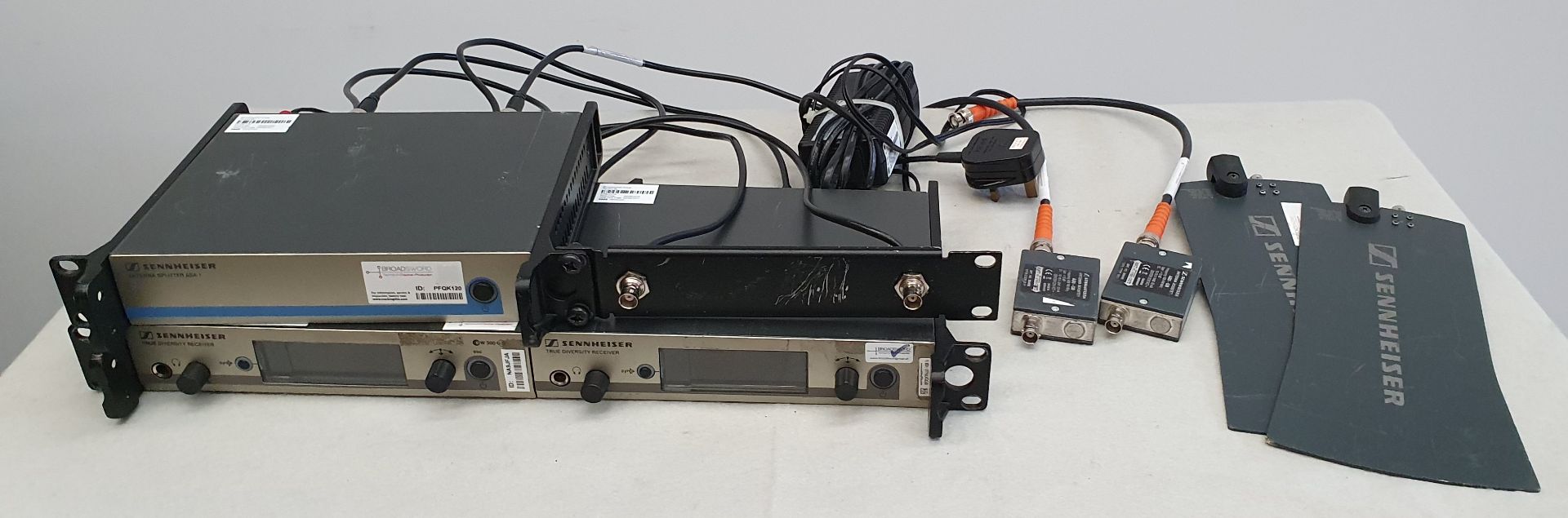 A Sennheiser ASA1 Antenna Splitter with 2 Sennheiser ew300G3 Mains Receivers, 2 Sennheiser A1031-U - Image 3 of 3