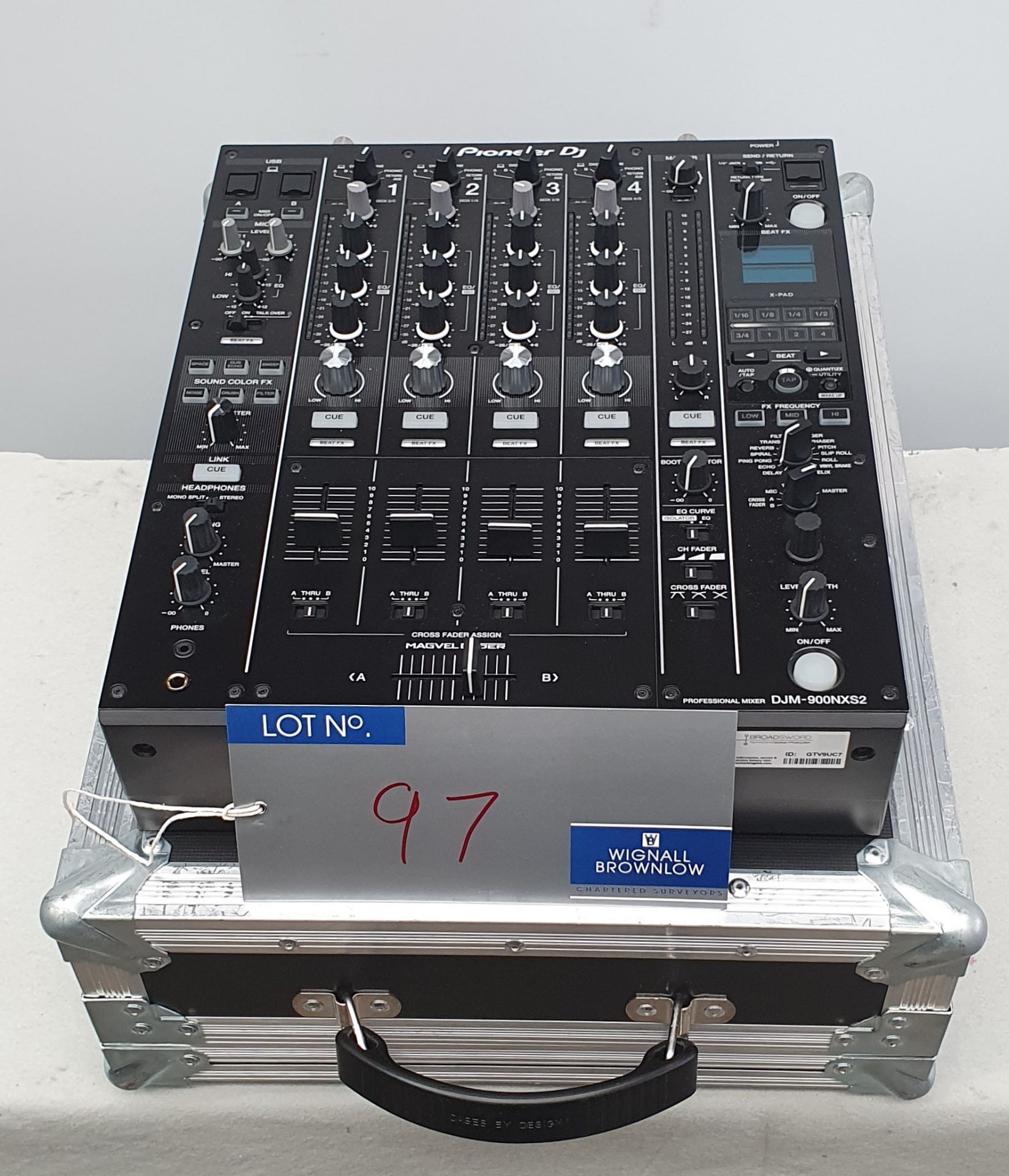 A Pioneer DJM-900NXS2 DJ Mixer No.QFMP014212EH with 5star flight case, 410mm x 540mm x 170mm (as