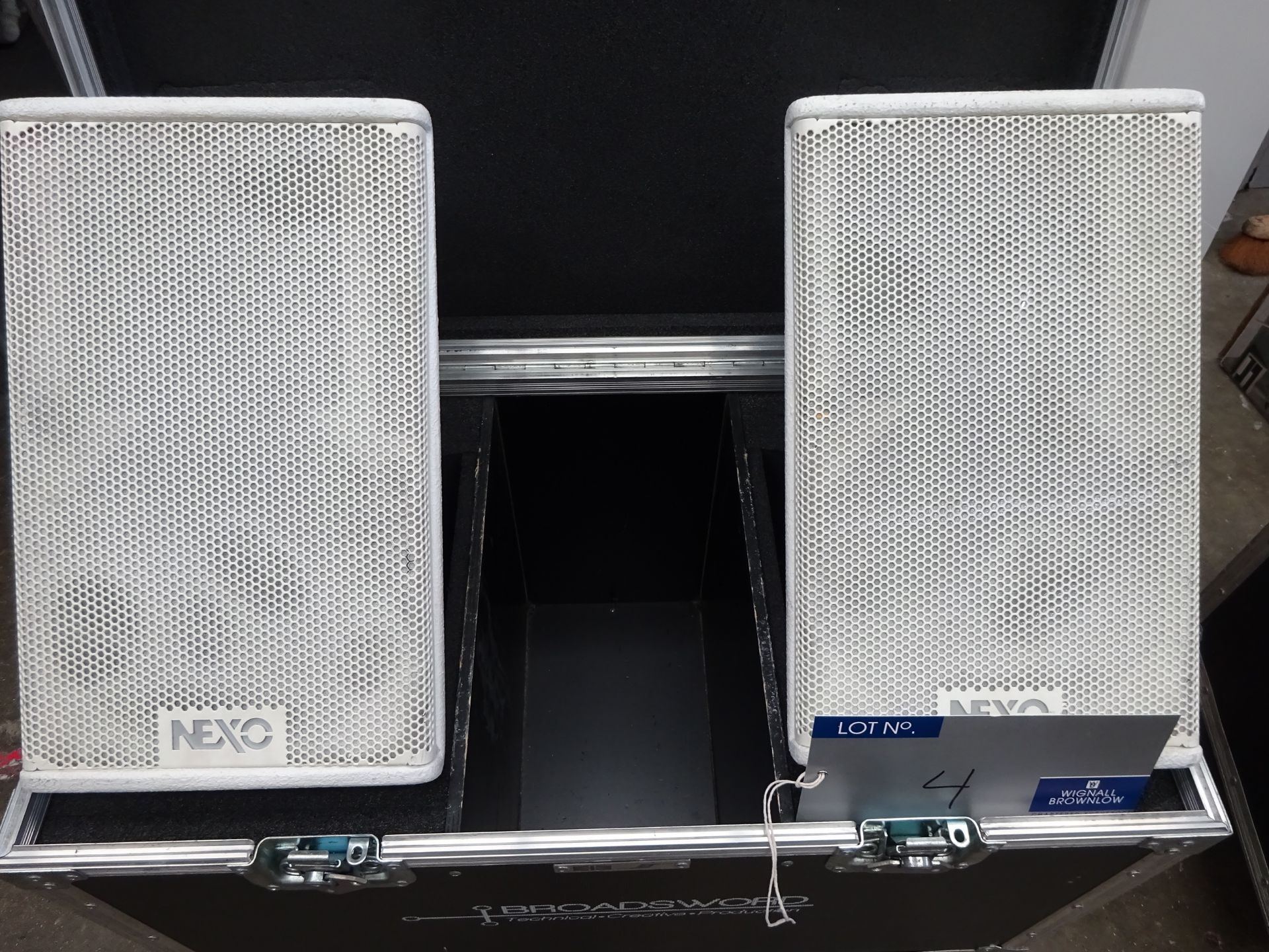 A Pair of White Nexo PS8 Full Range Loudspeakers with 5star mobile flight case, 400mm x 750mm x - Image 2 of 4