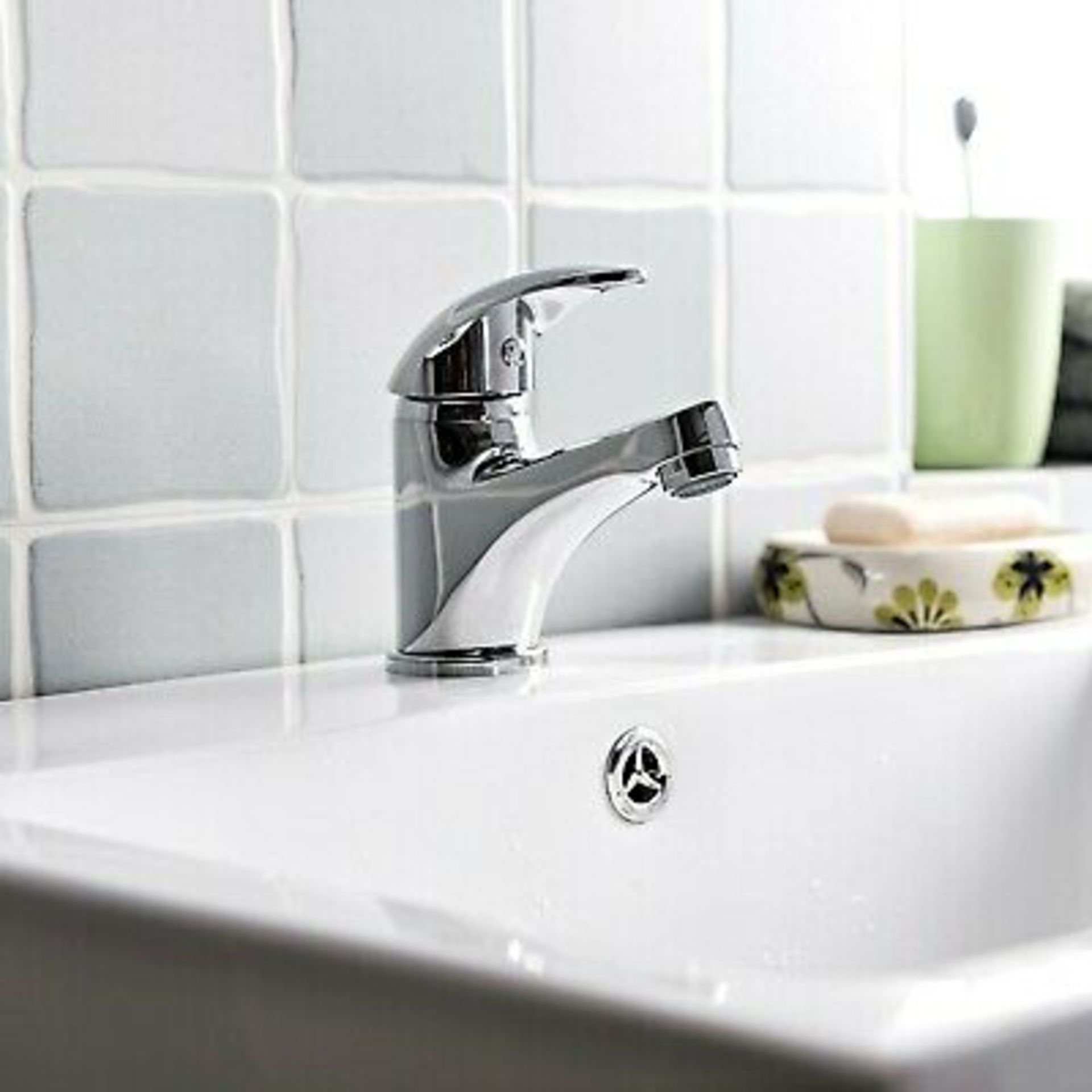 NEW (REF219) Eidar 1 lever Chrome-plated Contemporary Basin Mono mixer Tap. This traditional st...