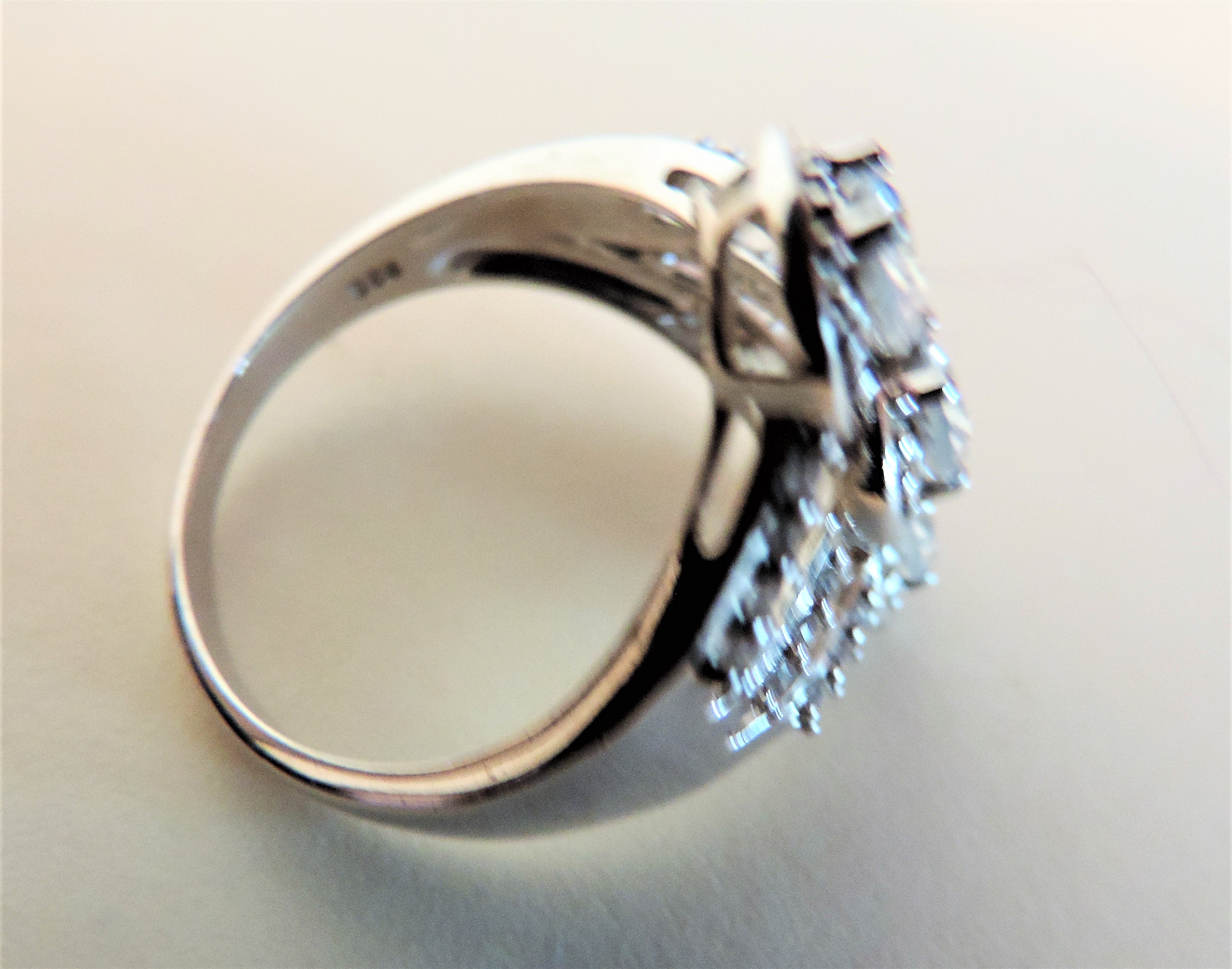 925 Sterling Silver 3.3carat White Topaz Ring - Image 5 of 5