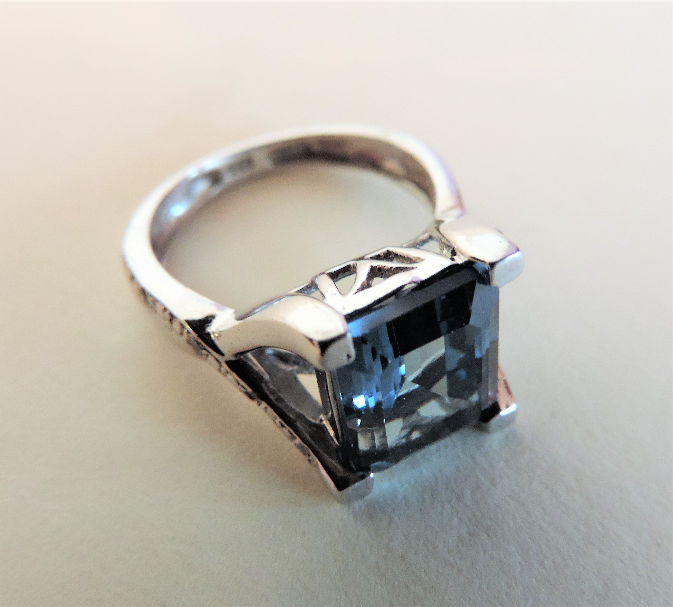 Blue Topaz Emerald Cut Ring 4carat in Sterling Silver - Image 4 of 4