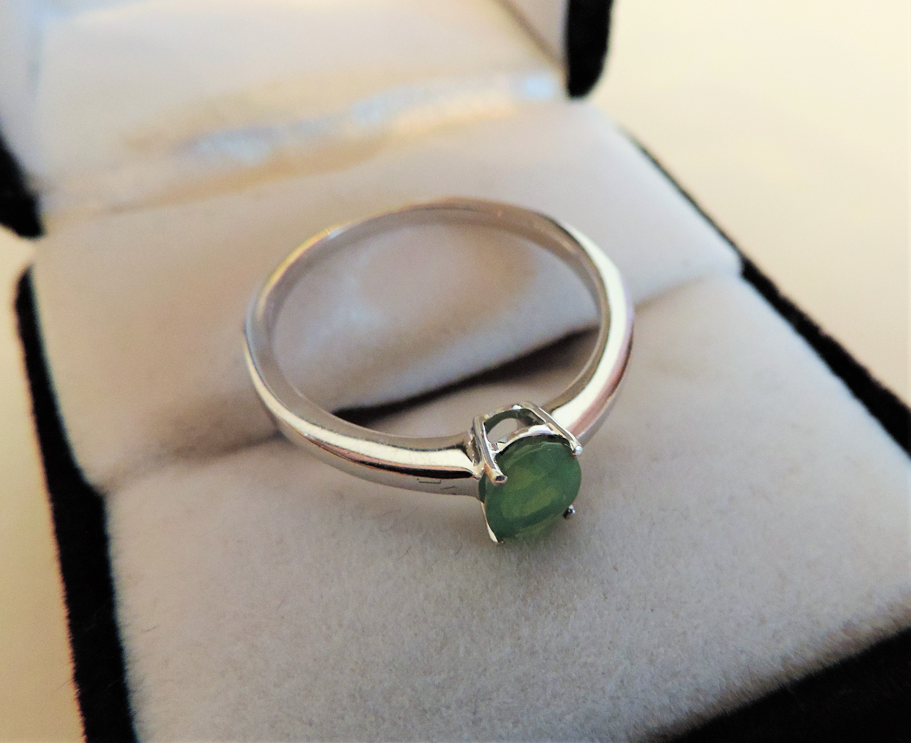 0.85 carat Emerald Ring in Sterling Silver - Image 2 of 4