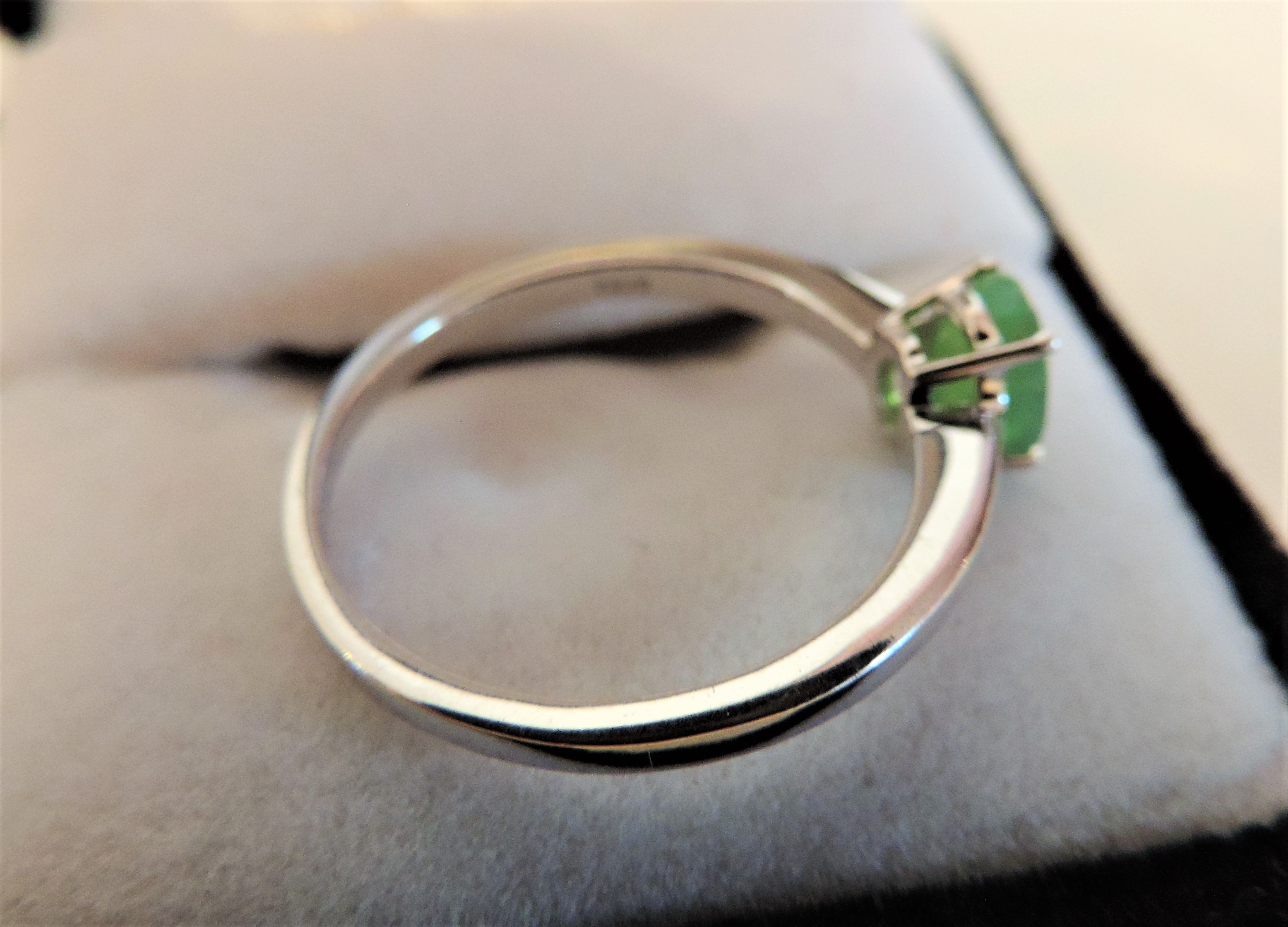 0.85 carat Emerald Ring in Sterling Silver - Image 3 of 4