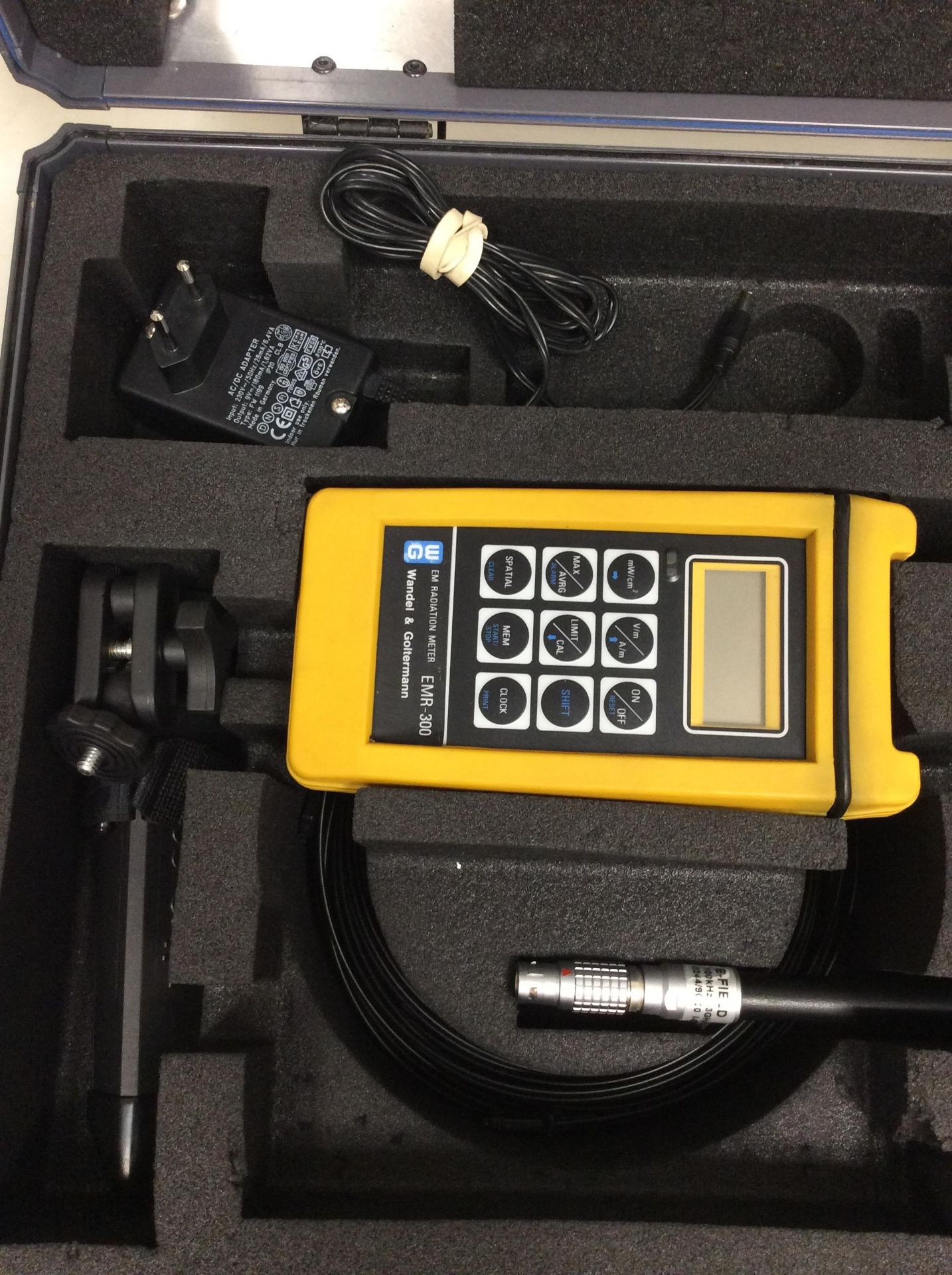 W&g wandel & goltermann narda emr300 em radiation meter with type 9.1 probe 10 mhz - 18 ghz. - Image 2 of 5