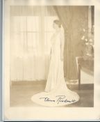SIGNED PHOTOGRAPH OF ELEANOR ROOSEVELT FIRST LADY OF USA HARRIS & EWIN 1939 Fine large photograph