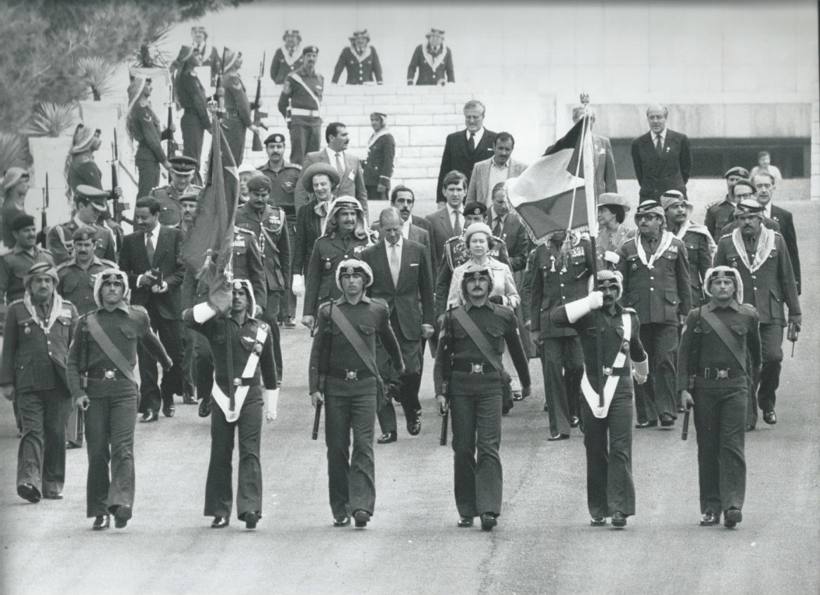 Royalty Hm Queen Elizabeth / King Hussein Of Jordan Royal Visit 1984 Visit To Jordan April 1984 - T - Image 3 of 4