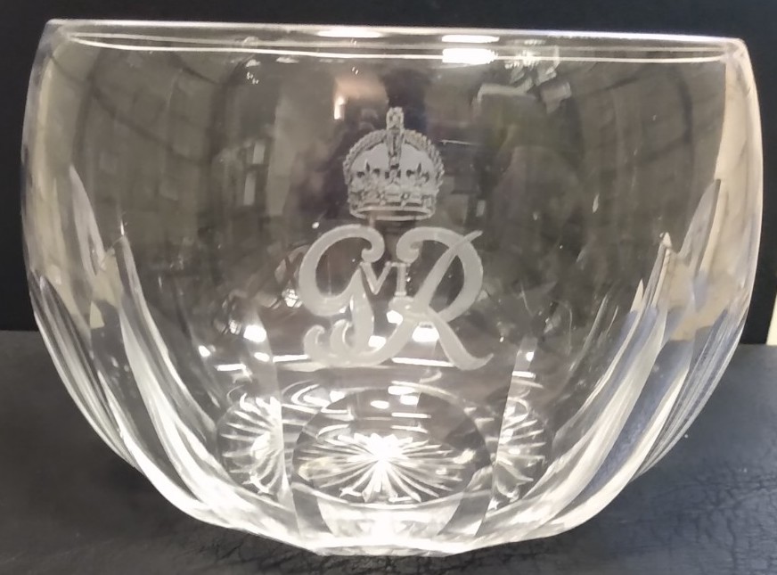 Royalty Peanut / Bombay Mix Glass Bowl G Vi R King George Vi With Crown Etching - Image 3 of 5