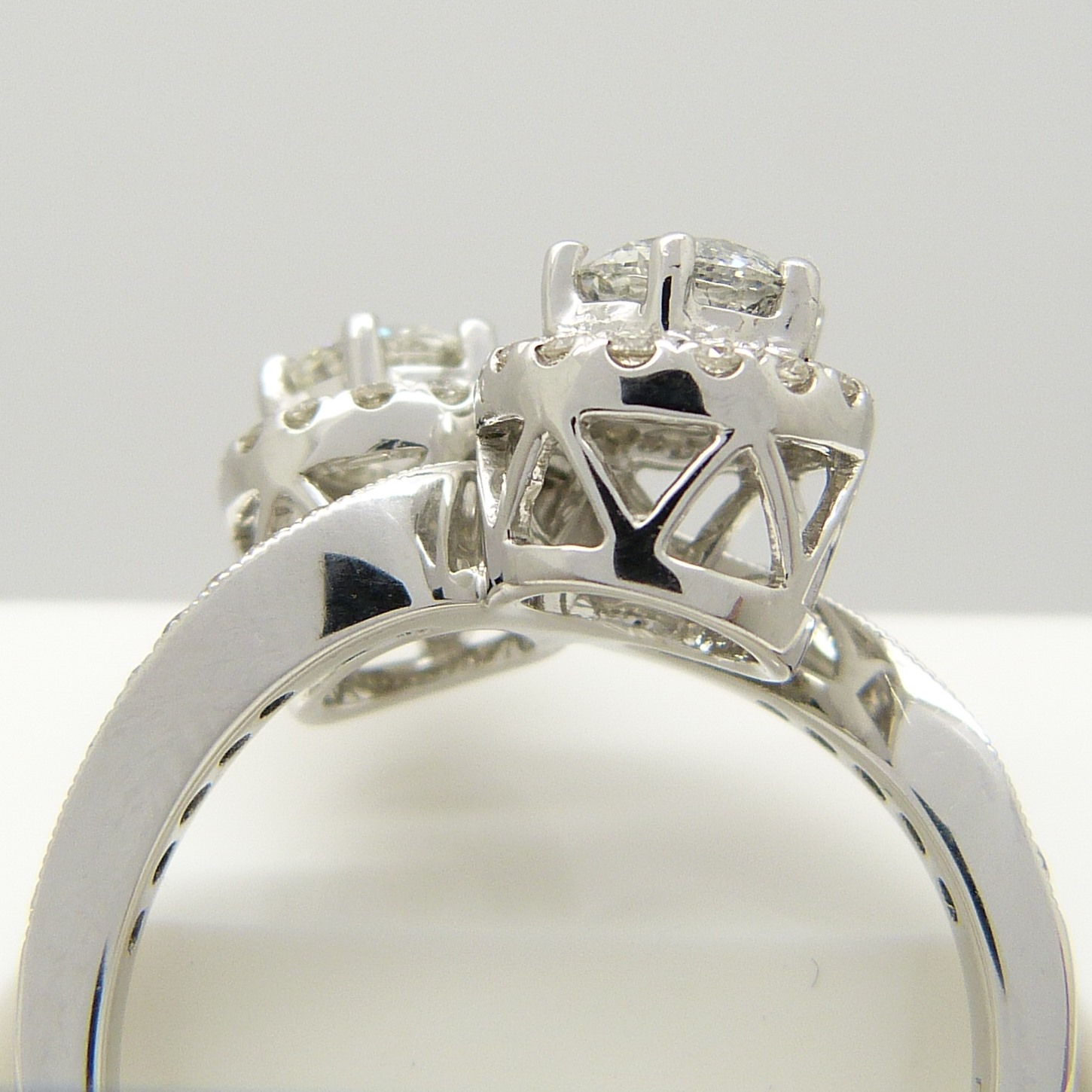 18ct white gold diamond crossover cluster ring. Diamonds 1.27 carats. - Image 5 of 6