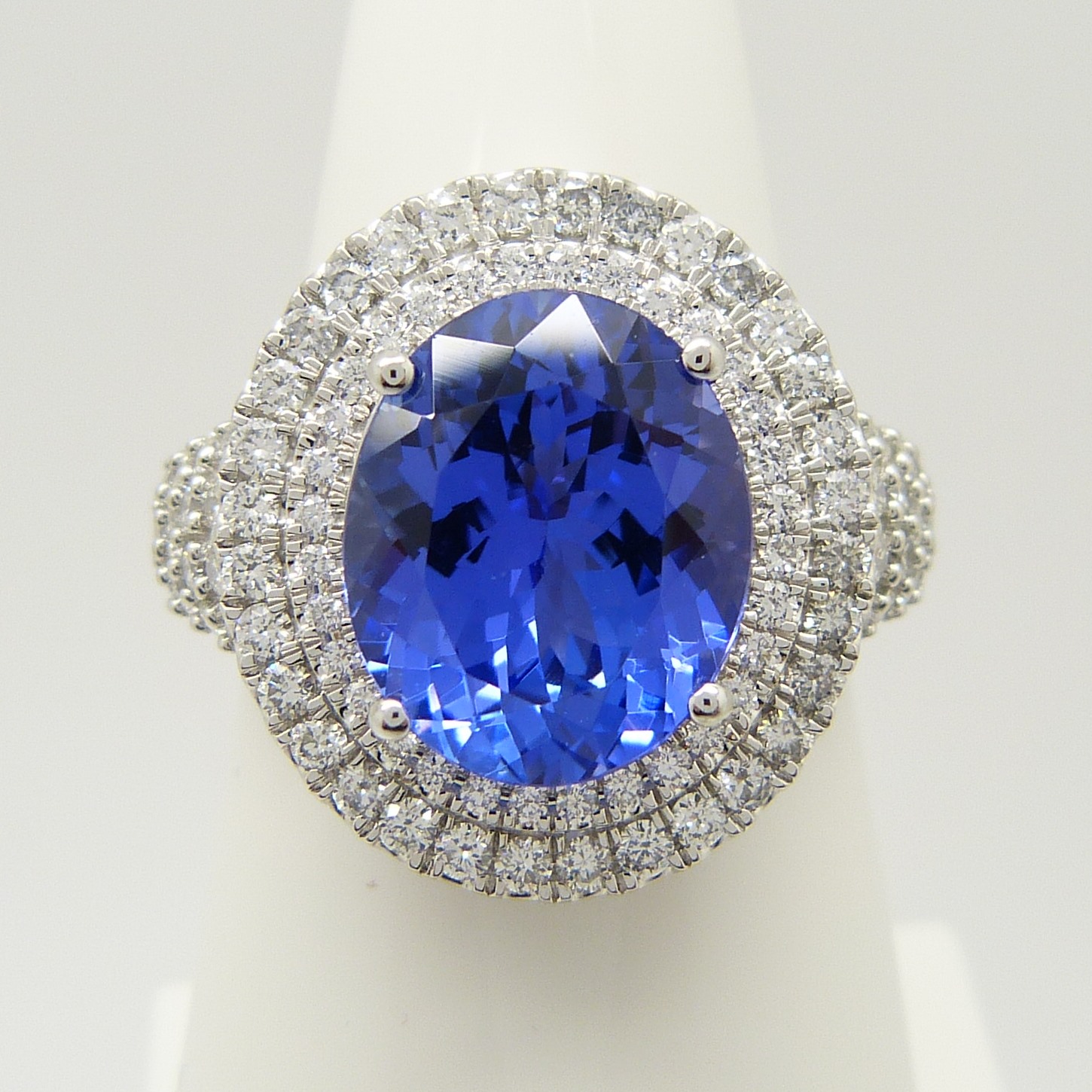 Stunning, excellent quality AAA tanzanite and diamond cluster ring in 18ct white gold, boxed. - Image 2 of 5