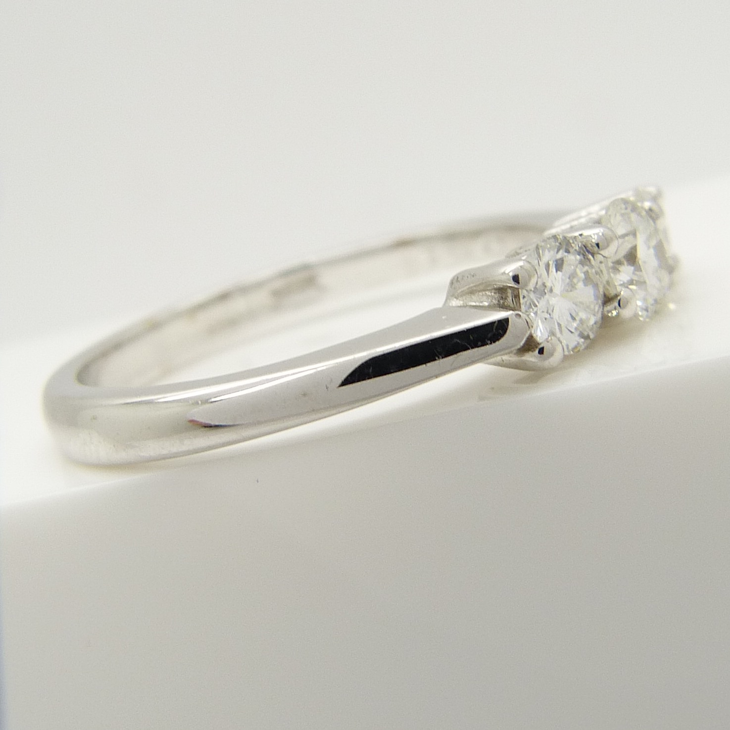 Graduated 0.51 carat diamond trilogy ring, 18ct white gold. - Image 4 of 5